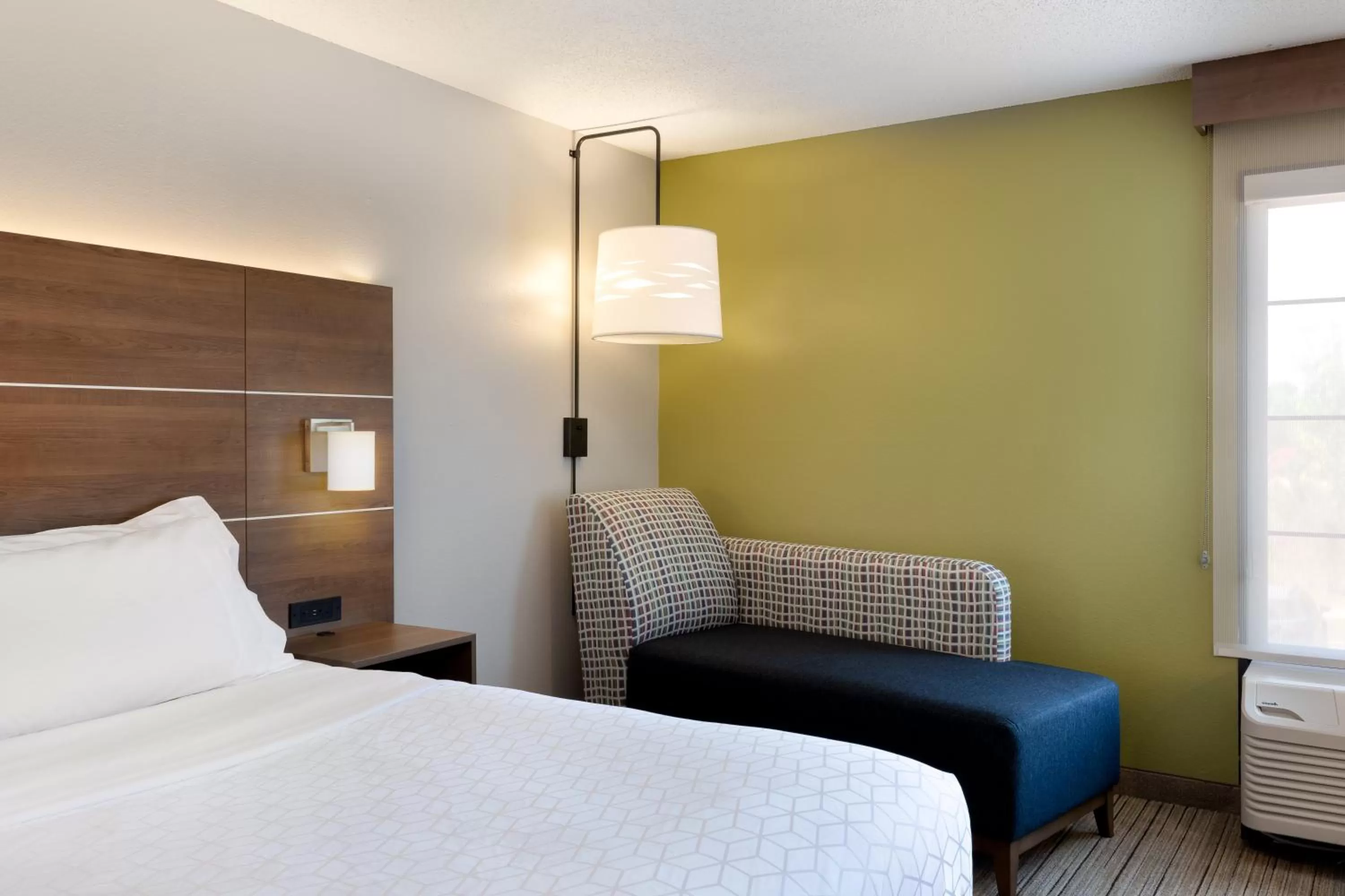Photo of the whole room, Bed in Holiday Inn Express & Suites Milton East I-10 by IHG