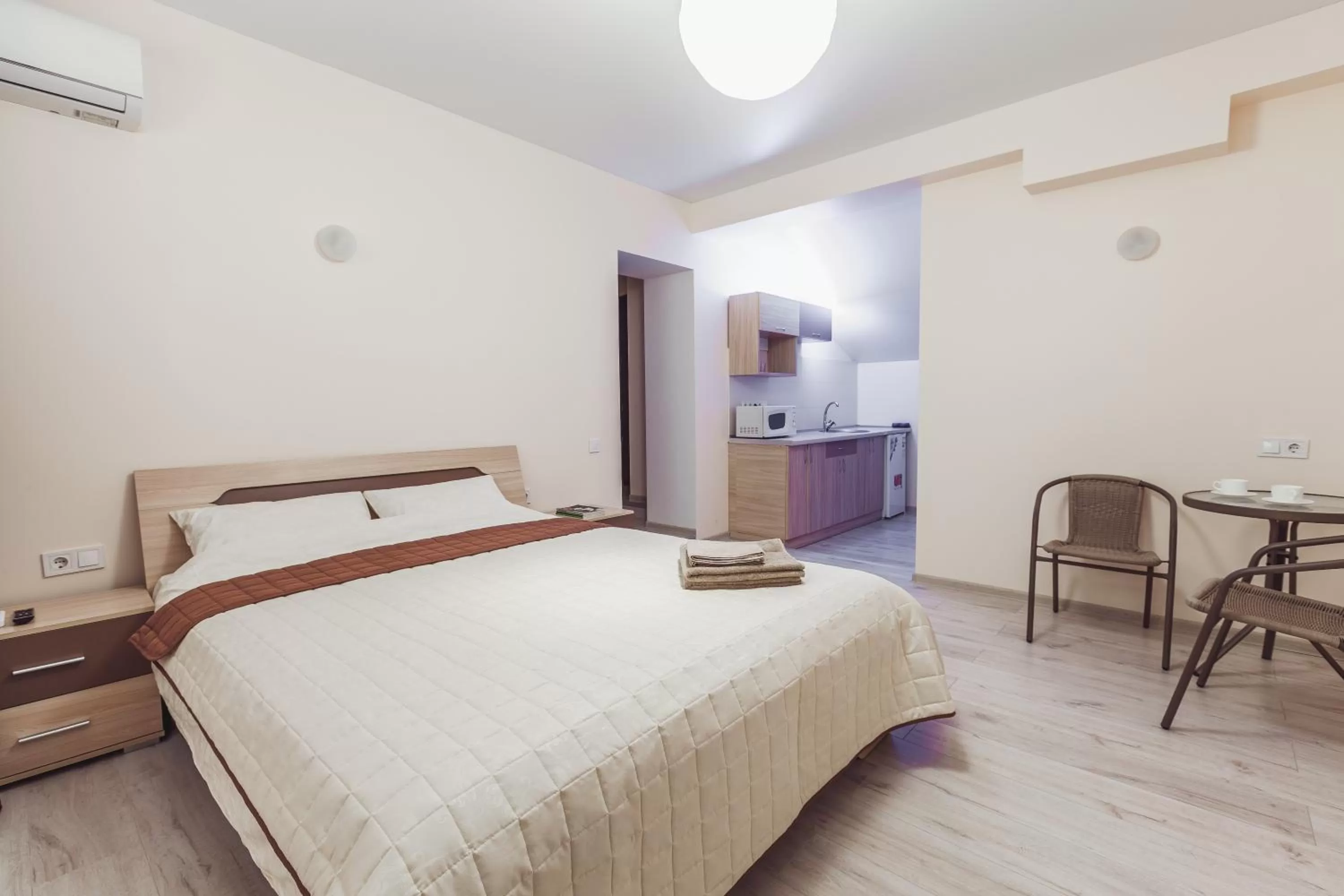 Bed in Apartments near Deribasovskaya