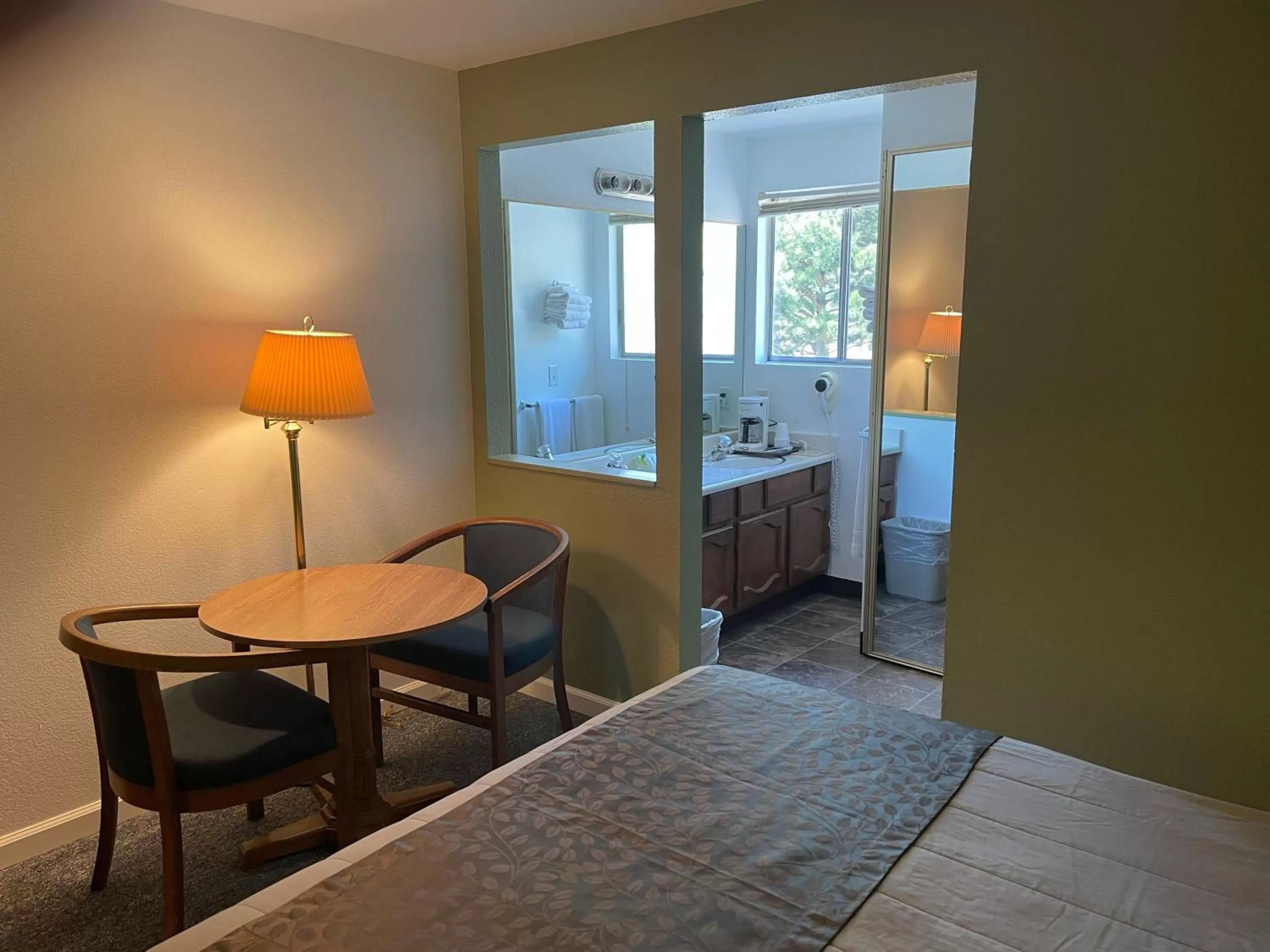 Bed in Murphey's Motel LLC