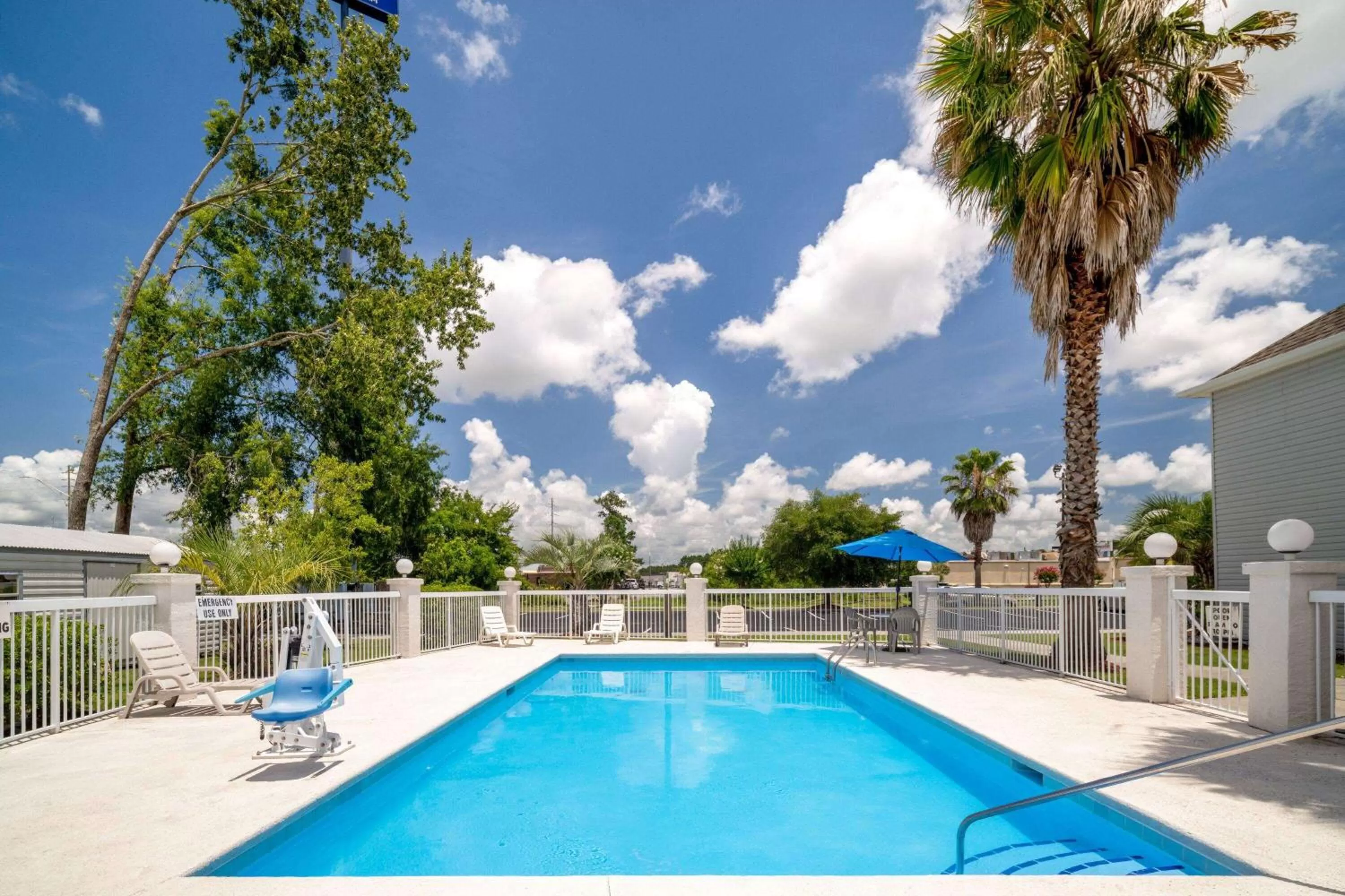 Pool view in Microtel Inn & Suites by Wyndham Savannah/Pooler