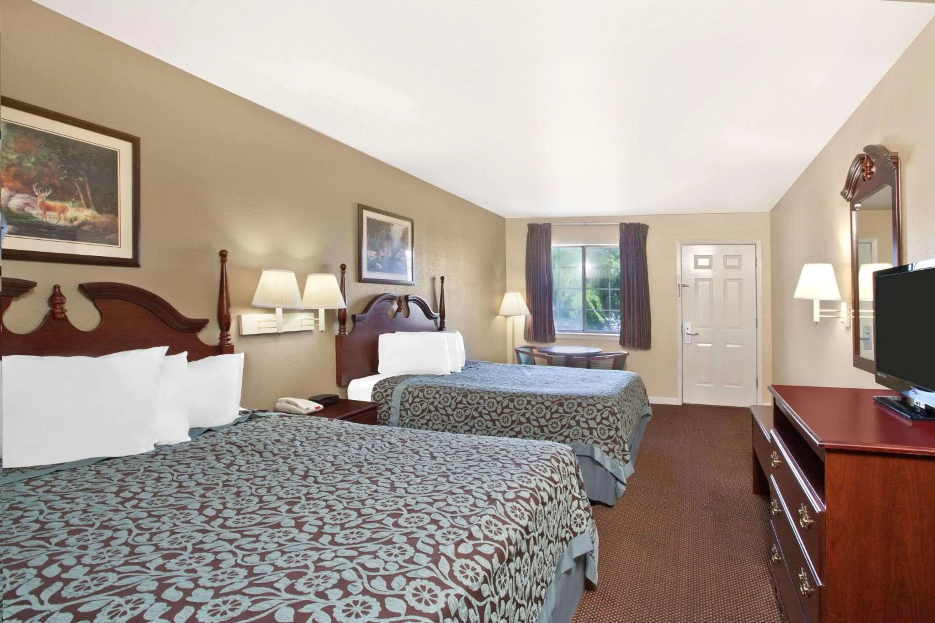 Photo of the whole room, Bed in Days Inn by Wyndham Kerrville