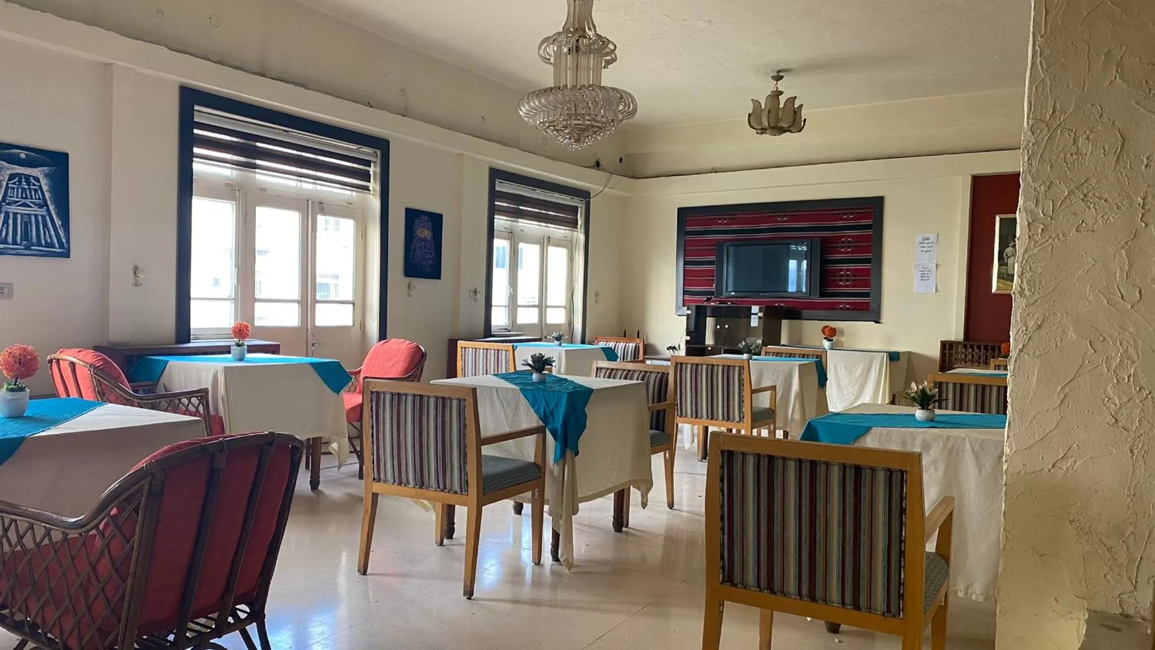 Restaurant/places to eat in New Park Hotel