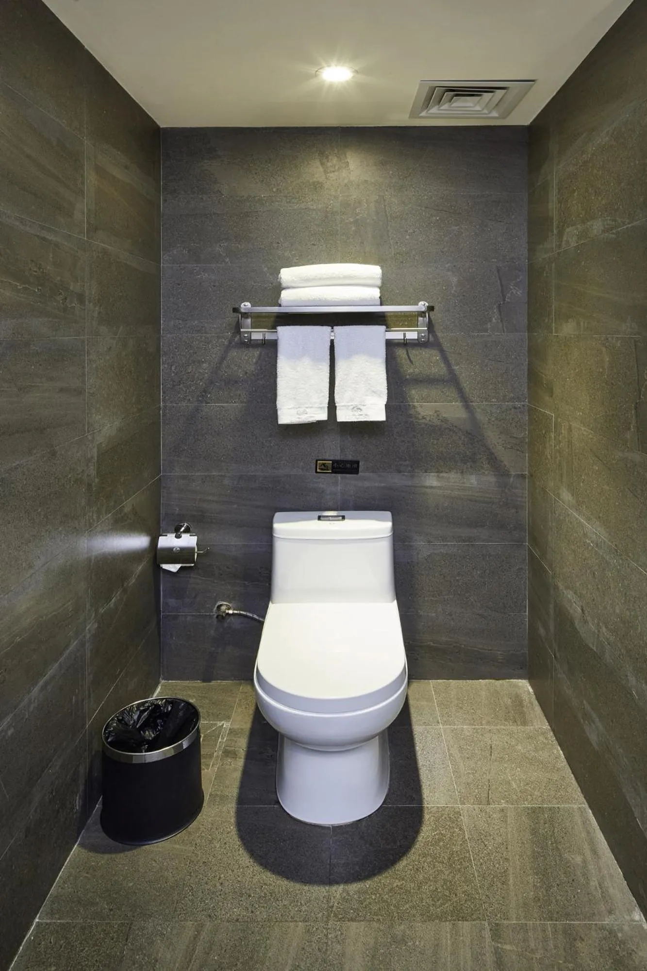 Bathroom in INSAIL Hotel (Shenzhen Dongmen Branch)