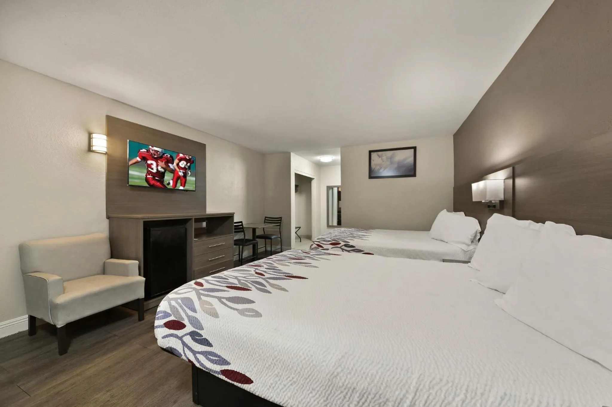 Bedroom, Bed in Red Roof Inn Los Angeles - Bellflower