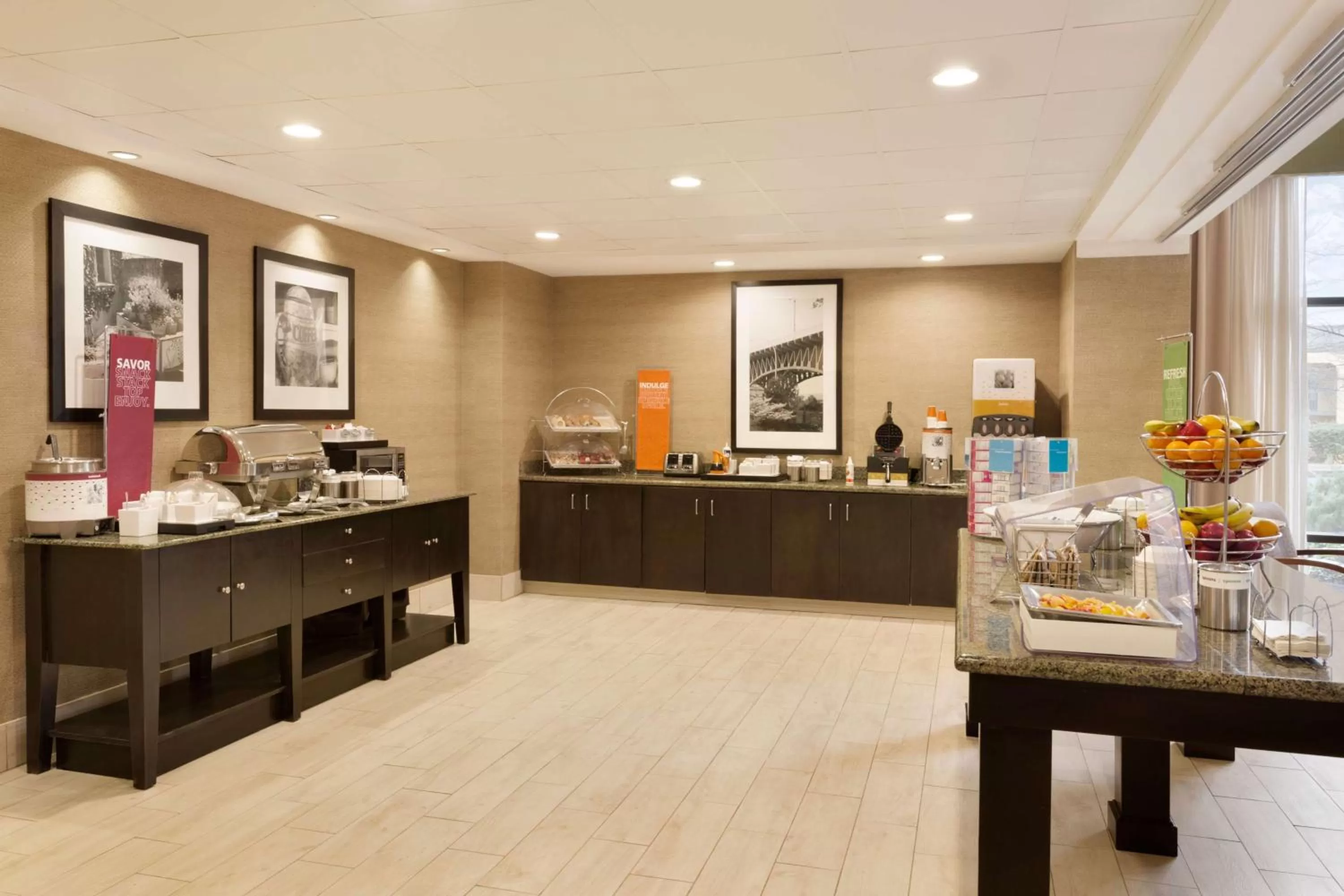 Breakfast in Hampton Inn & Suites Birmingham Airport Area