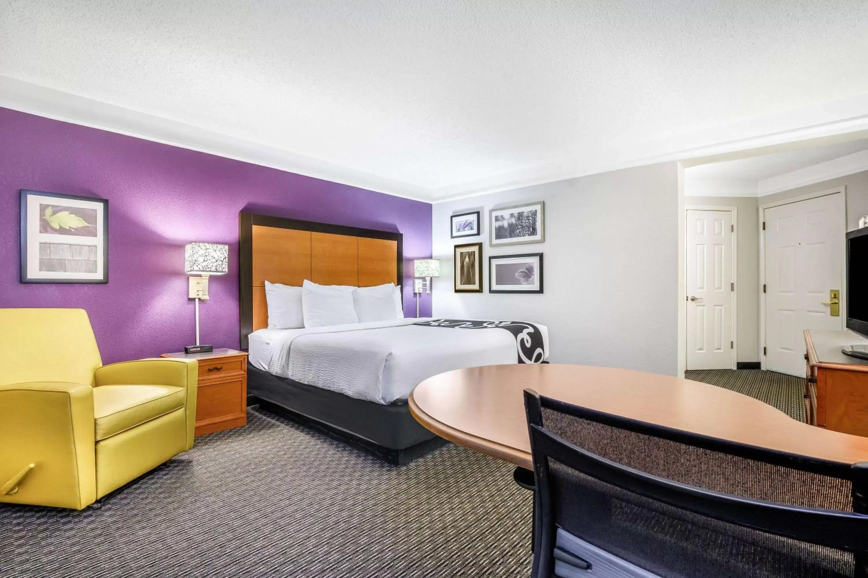 Deluxe King Room in La Quinta by Wyndham Myrtle Beach Broadway Area Deluxe King Room in La Quinta by Wyndham Myrtle Beach Broadway Area