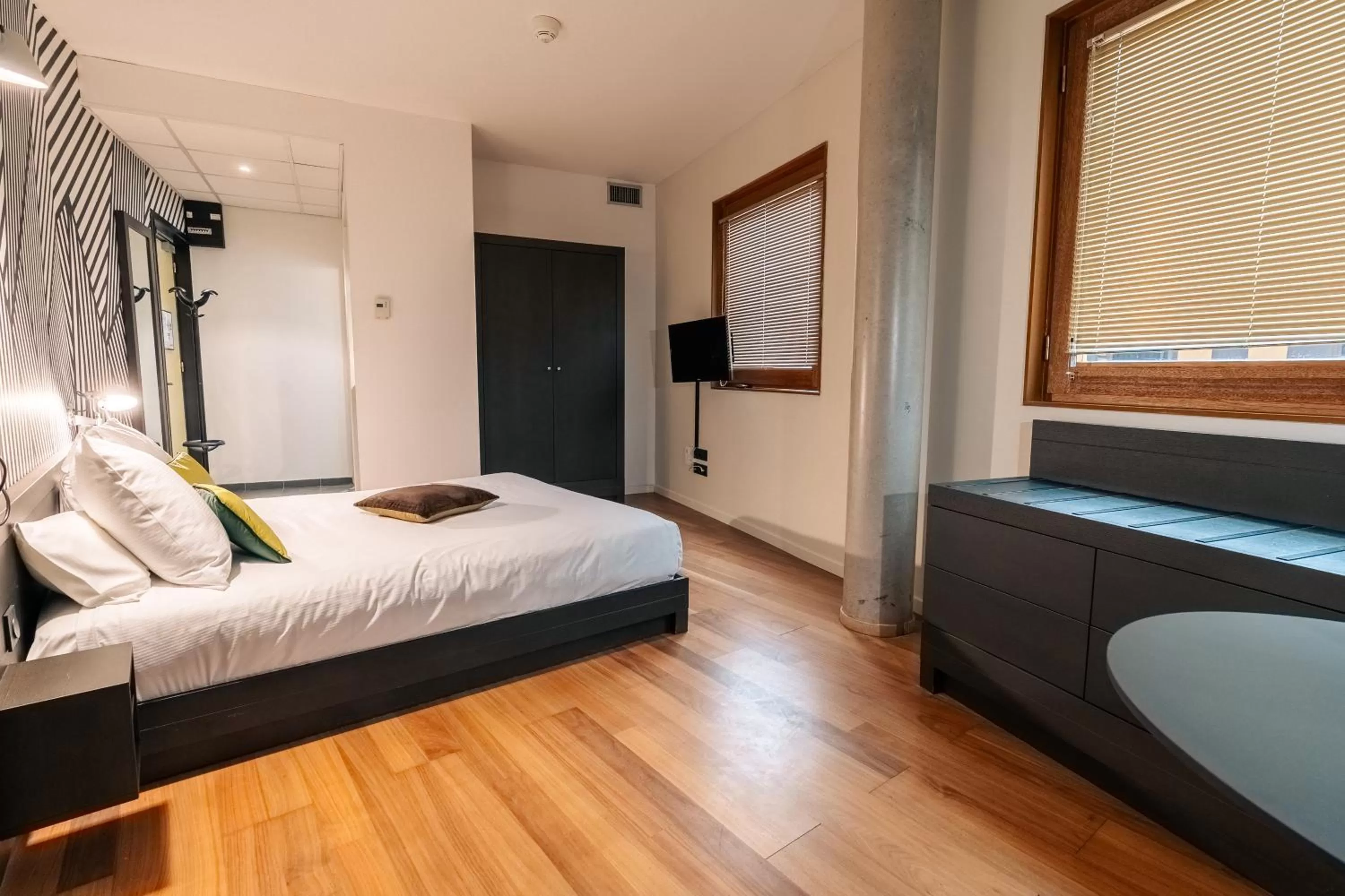 Communal lounge/ TV room, Bed in Cowool Lille Villeneuve D'Ascq - Ex Olivarius