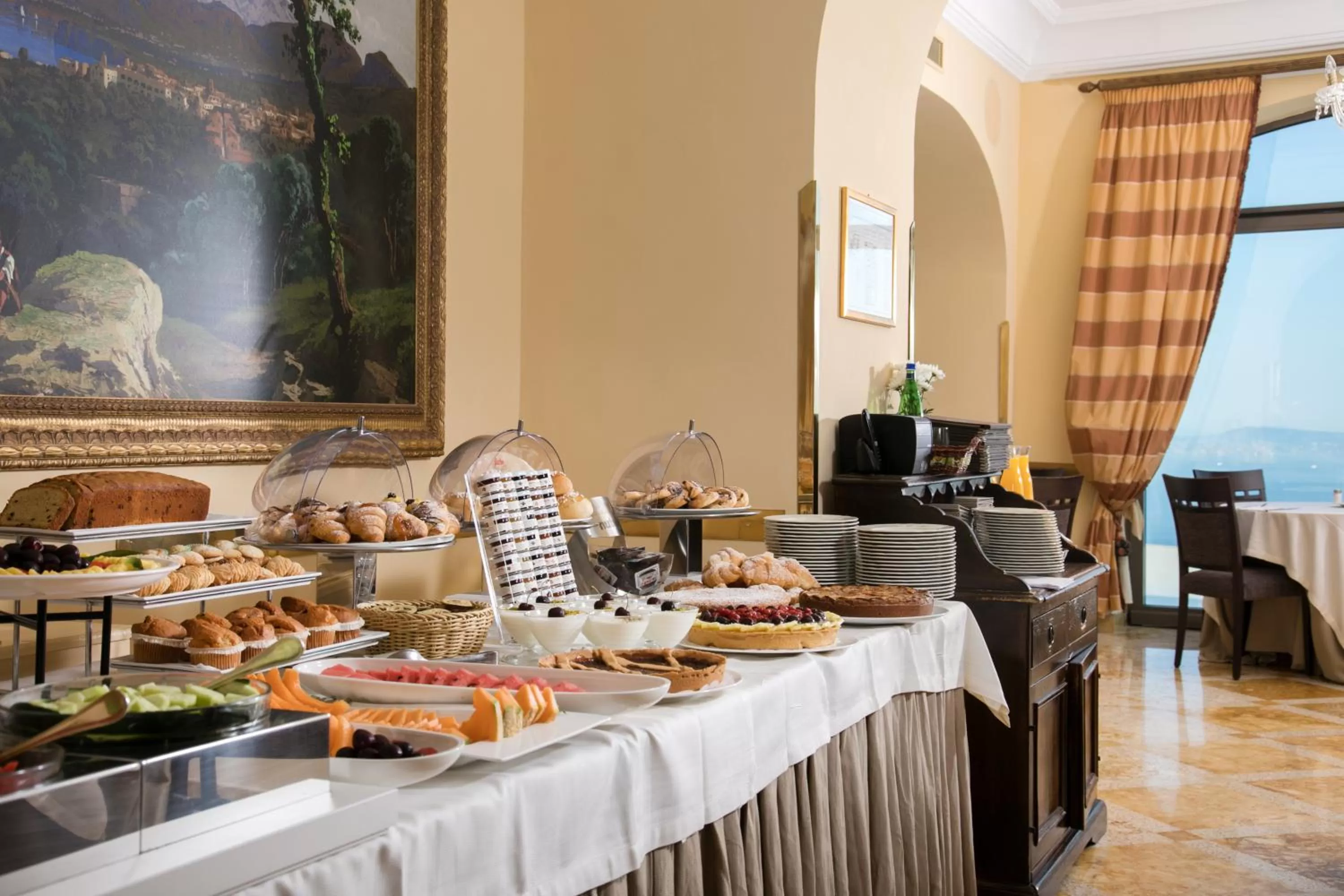 Breakfast in Grand Hotel Due Golfi