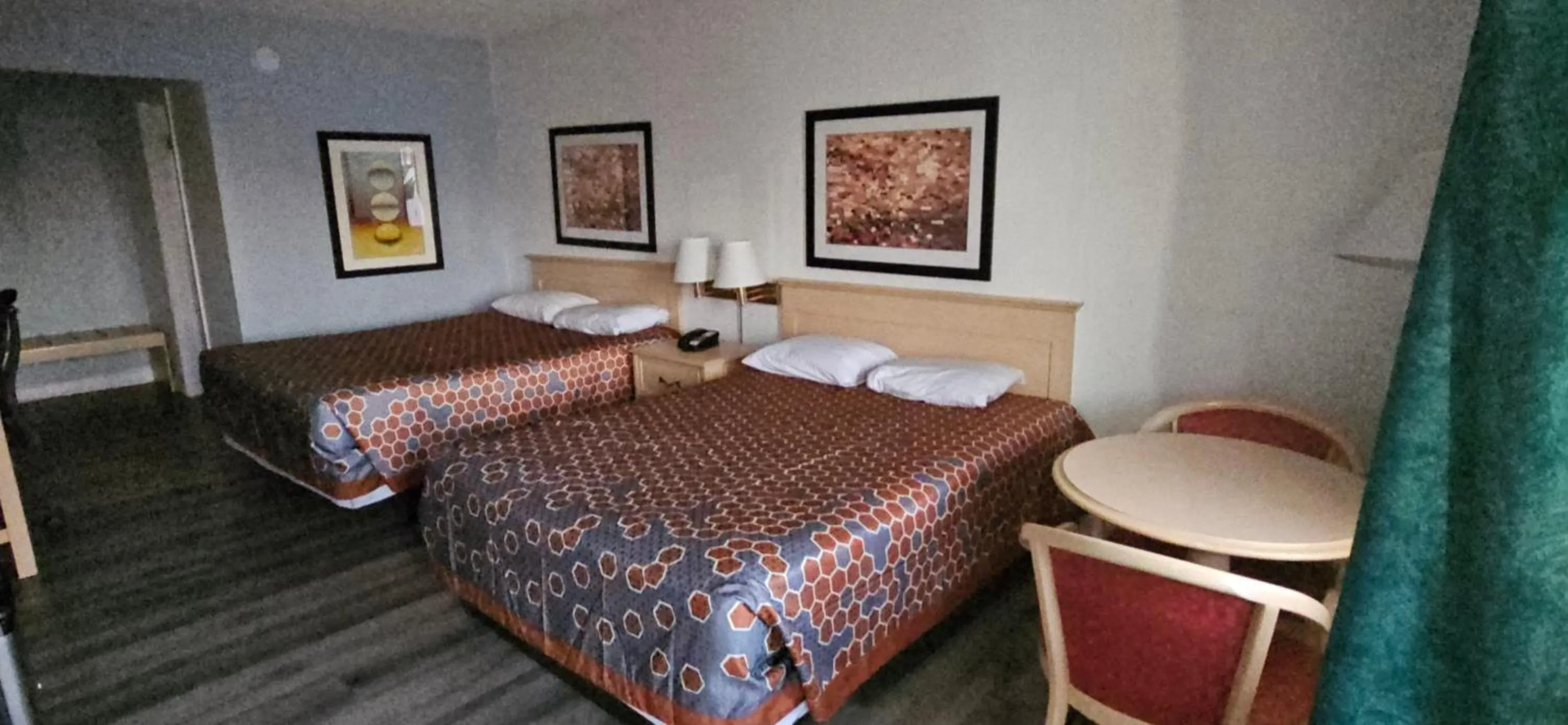 Bedroom, Bed in Heritage Inn - Milpitas