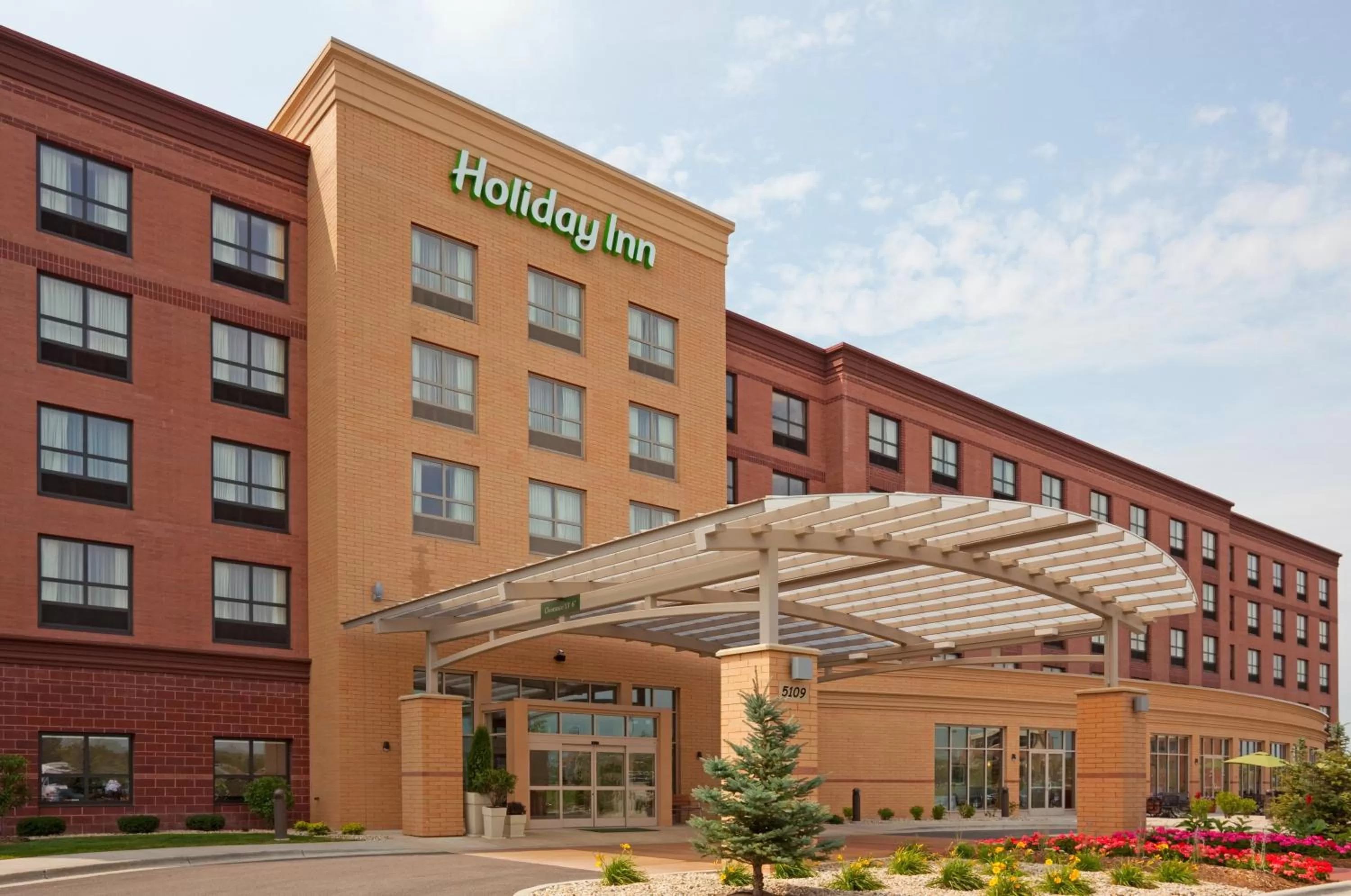 Property building in Holiday Inn Madison at The American Center by IHG