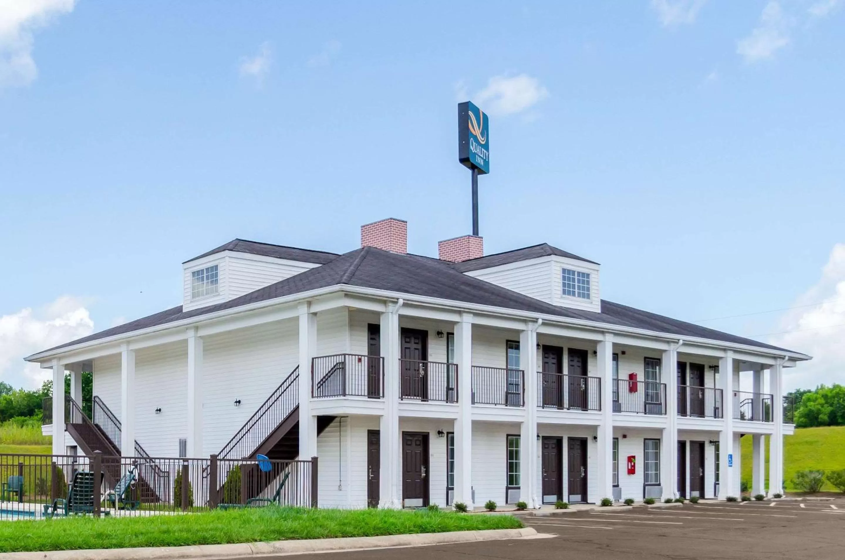 Property building in Quality Inn Vicksburg