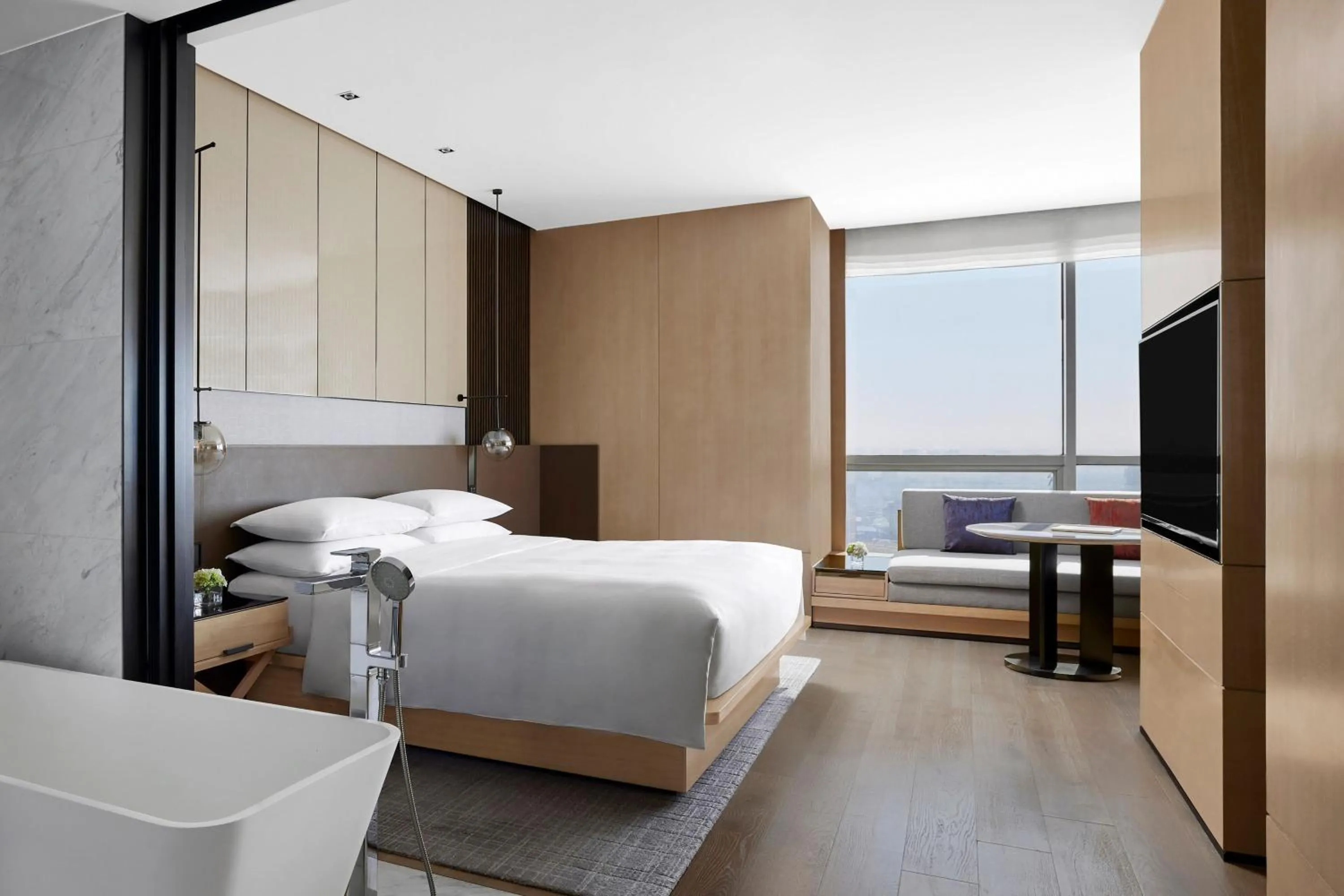 Photo of the whole room, Bed in Shenyang Marriott Hotel