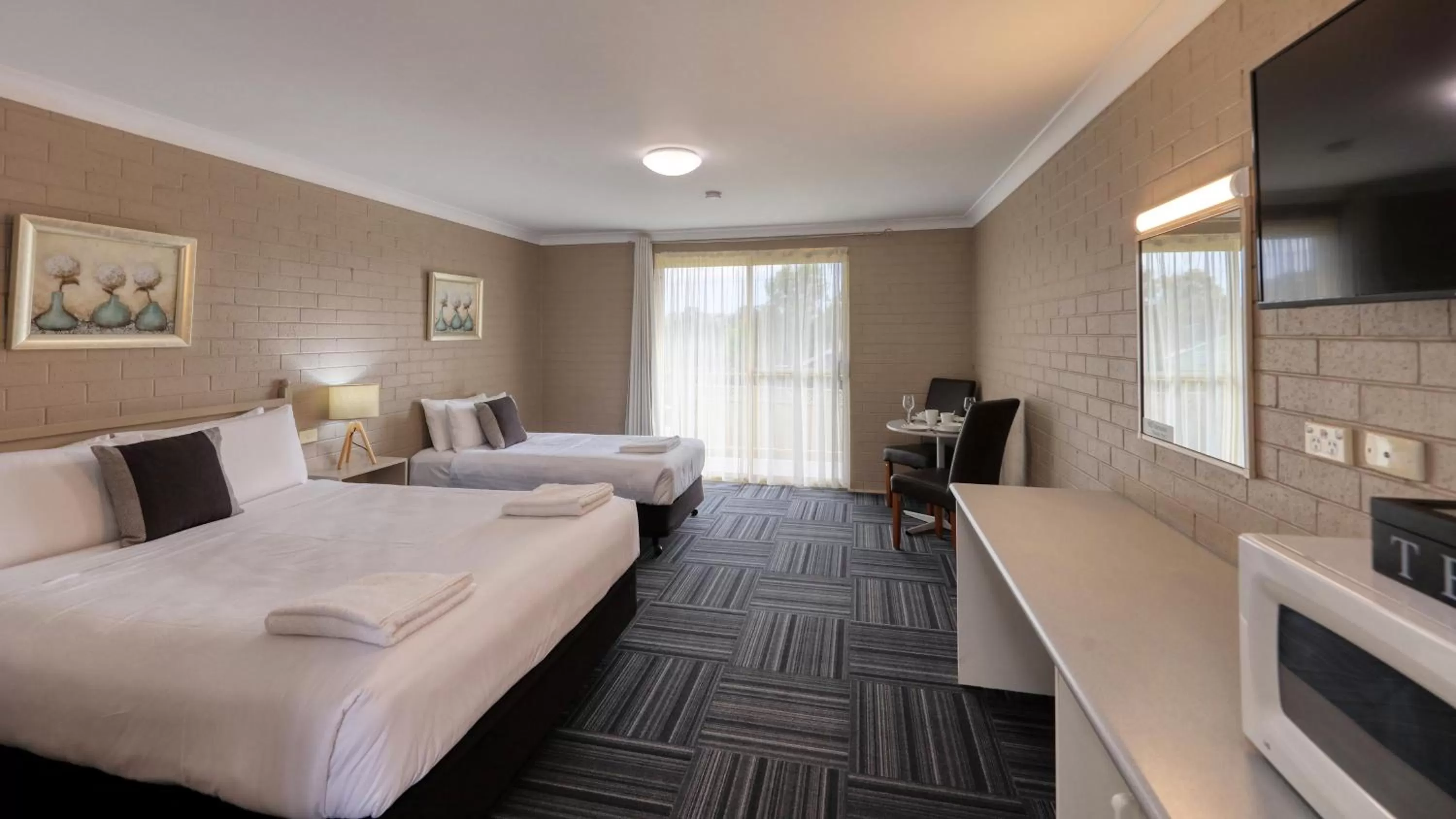 Bed in Canowindra Riverview Motel