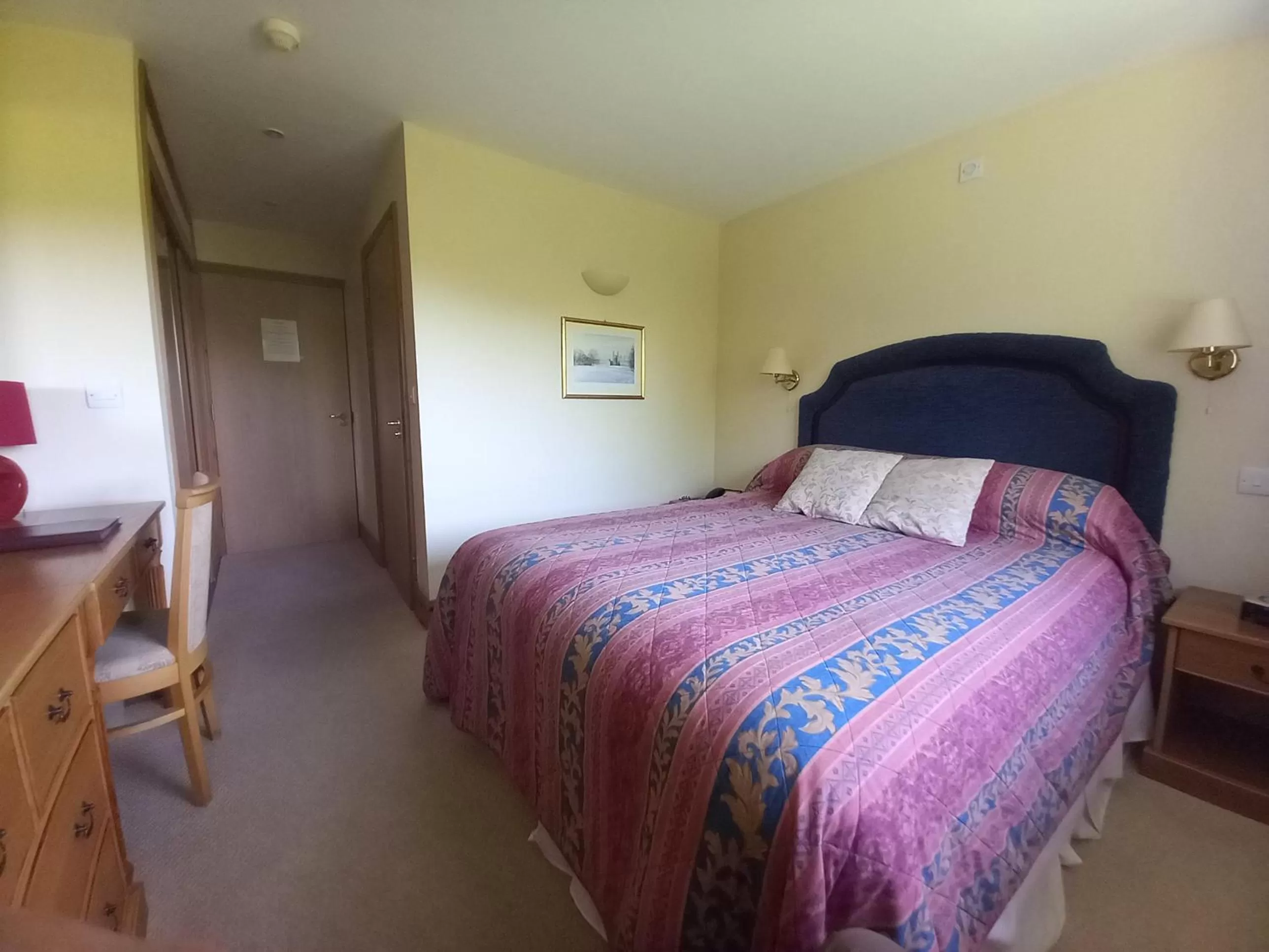 Double Room with Private Bathroom - single occupancy in Golden Ball Hotel