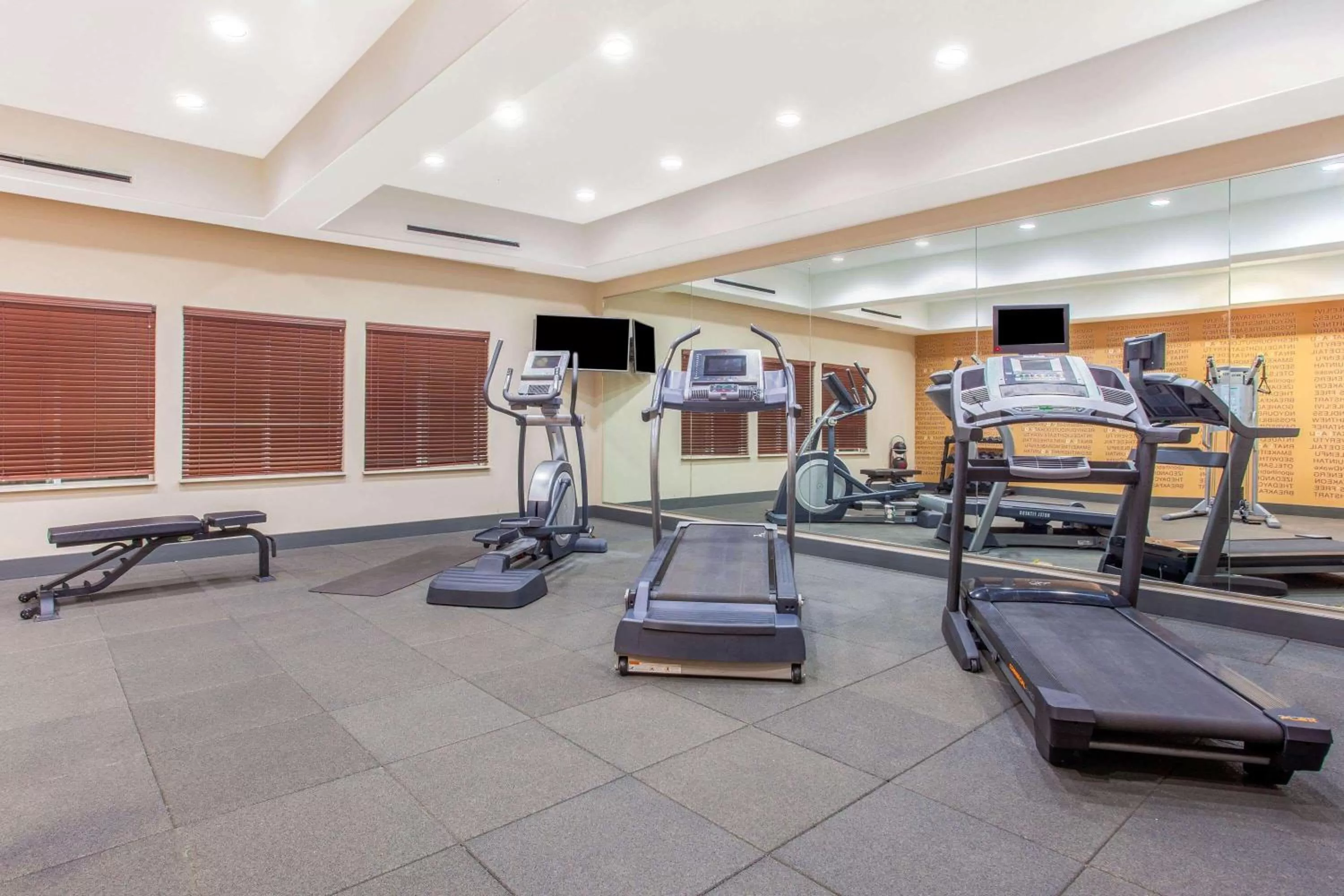 Fitness centre/facilities in La Quinta by Wyndham Gonzales TX