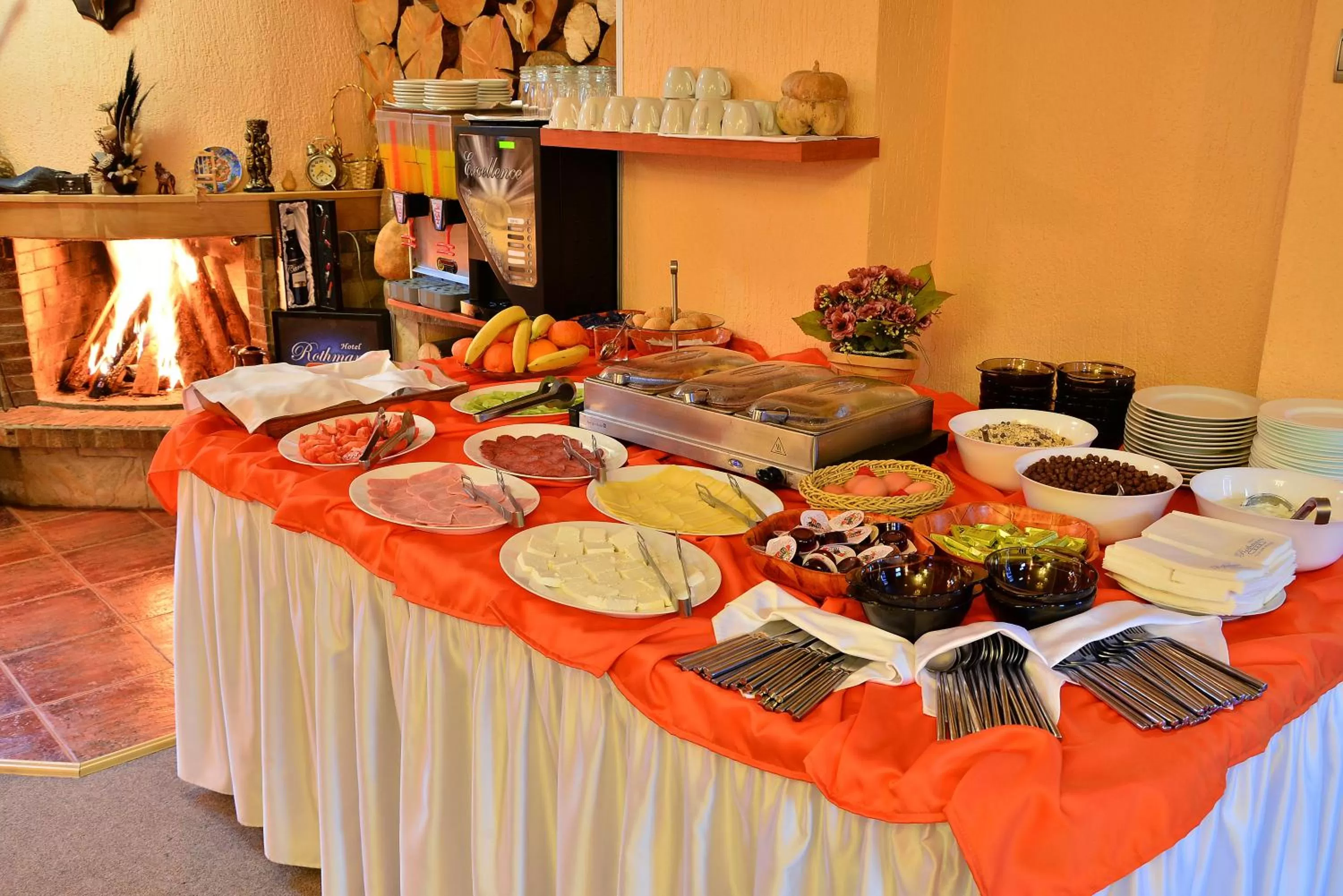 Food and drinks in Hotel Rothmans-Breakfast - Free parking - Lobby