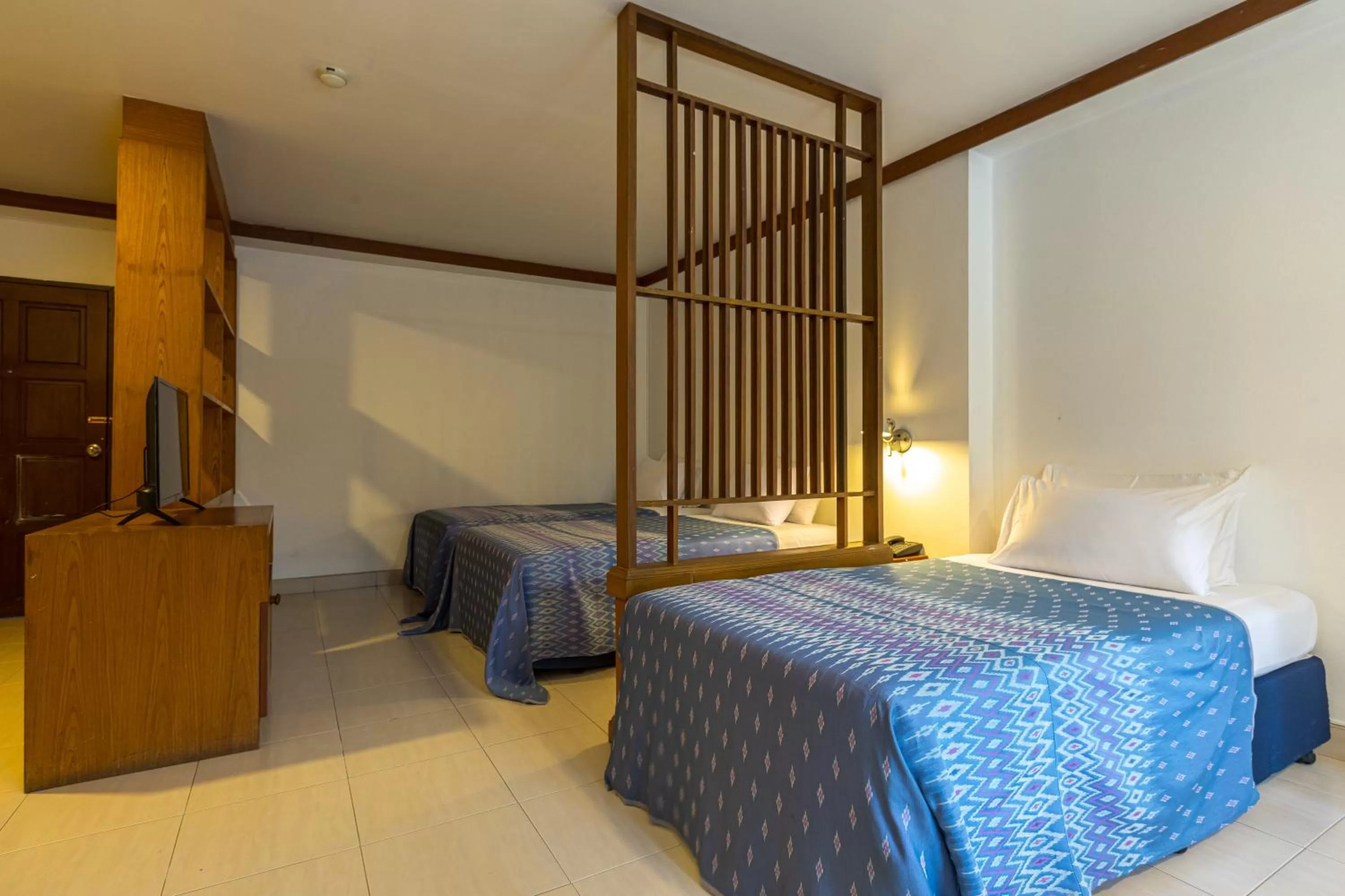 Deluxe Family Room in Collection O Howard Square Boutique Hotel