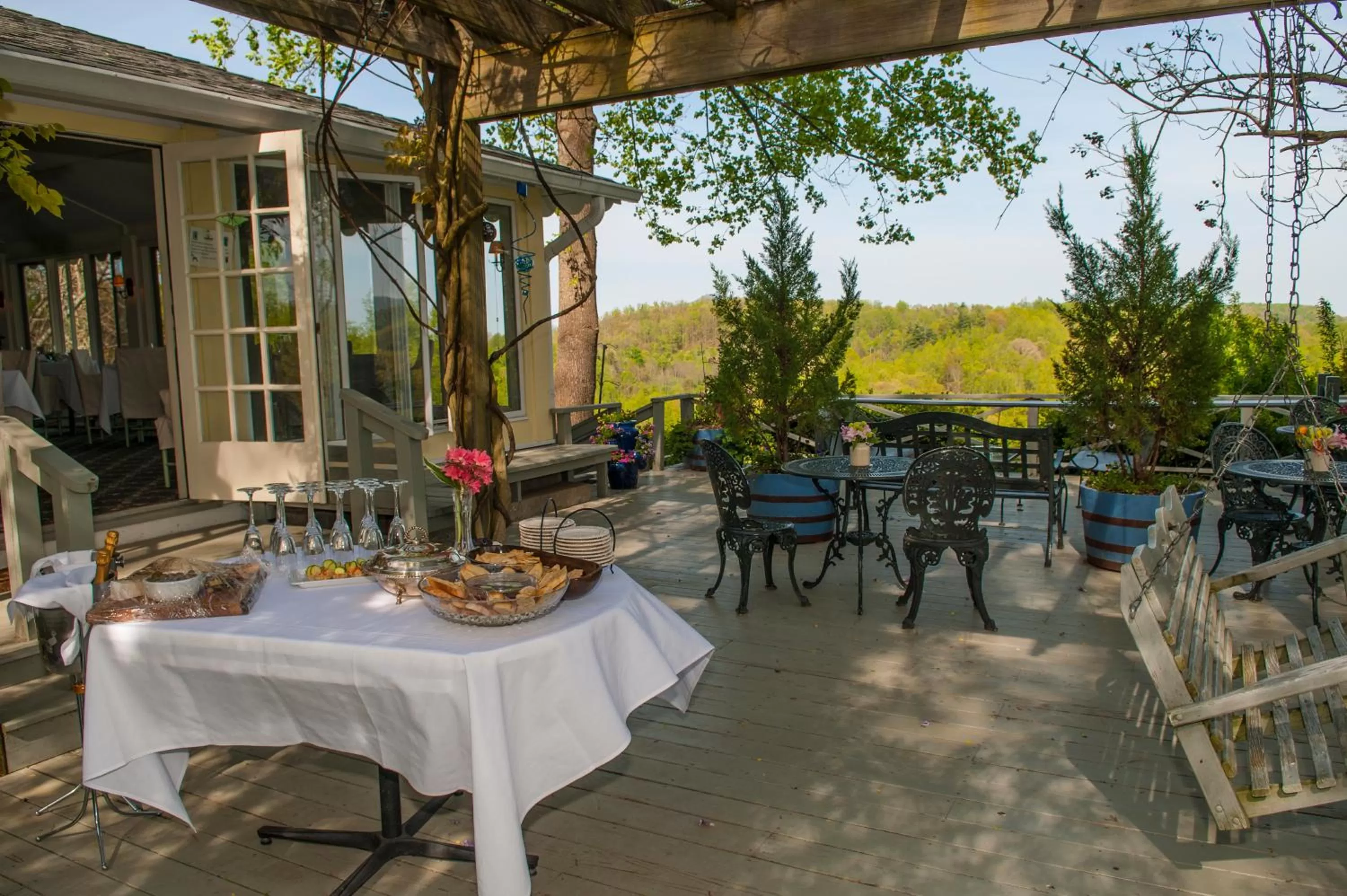 Balcony/Terrace, Restaurant/Places to Eat in Orchard Inn