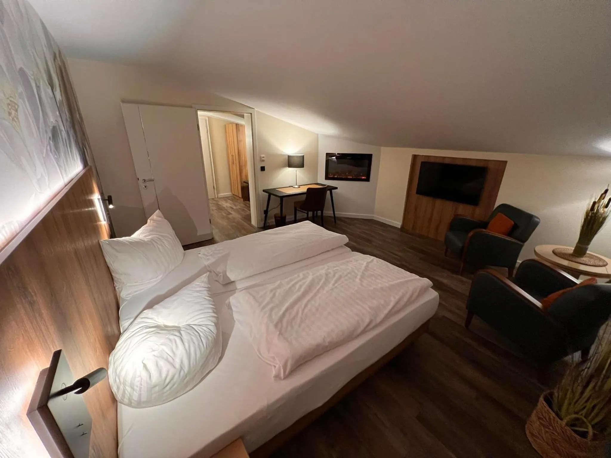 Photo of the whole room, Bed in Hotel-Restaurant Amadeus