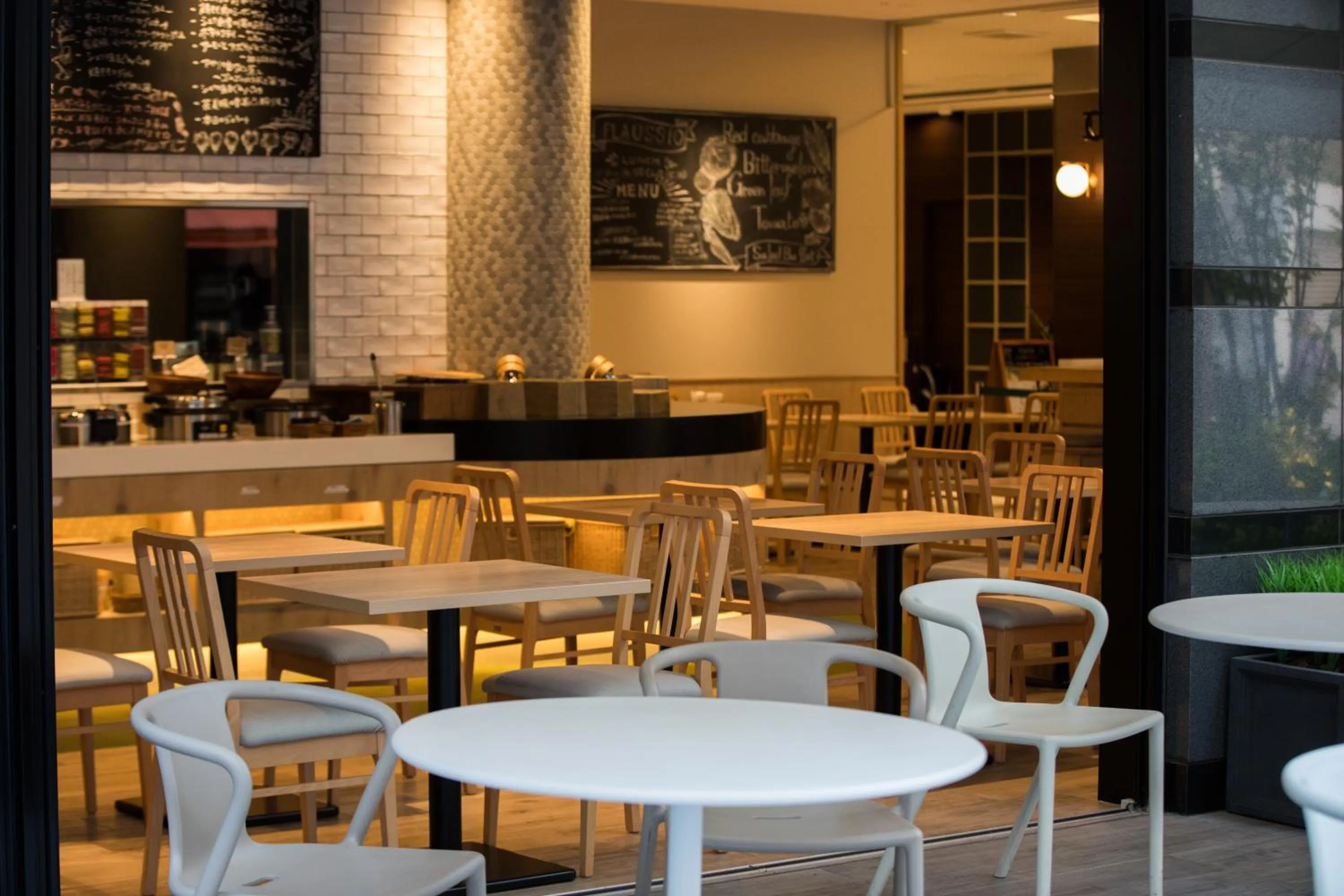 Restaurant/places to eat in Quintessa Hotel Osaka Shinsaibashi Comic & Books