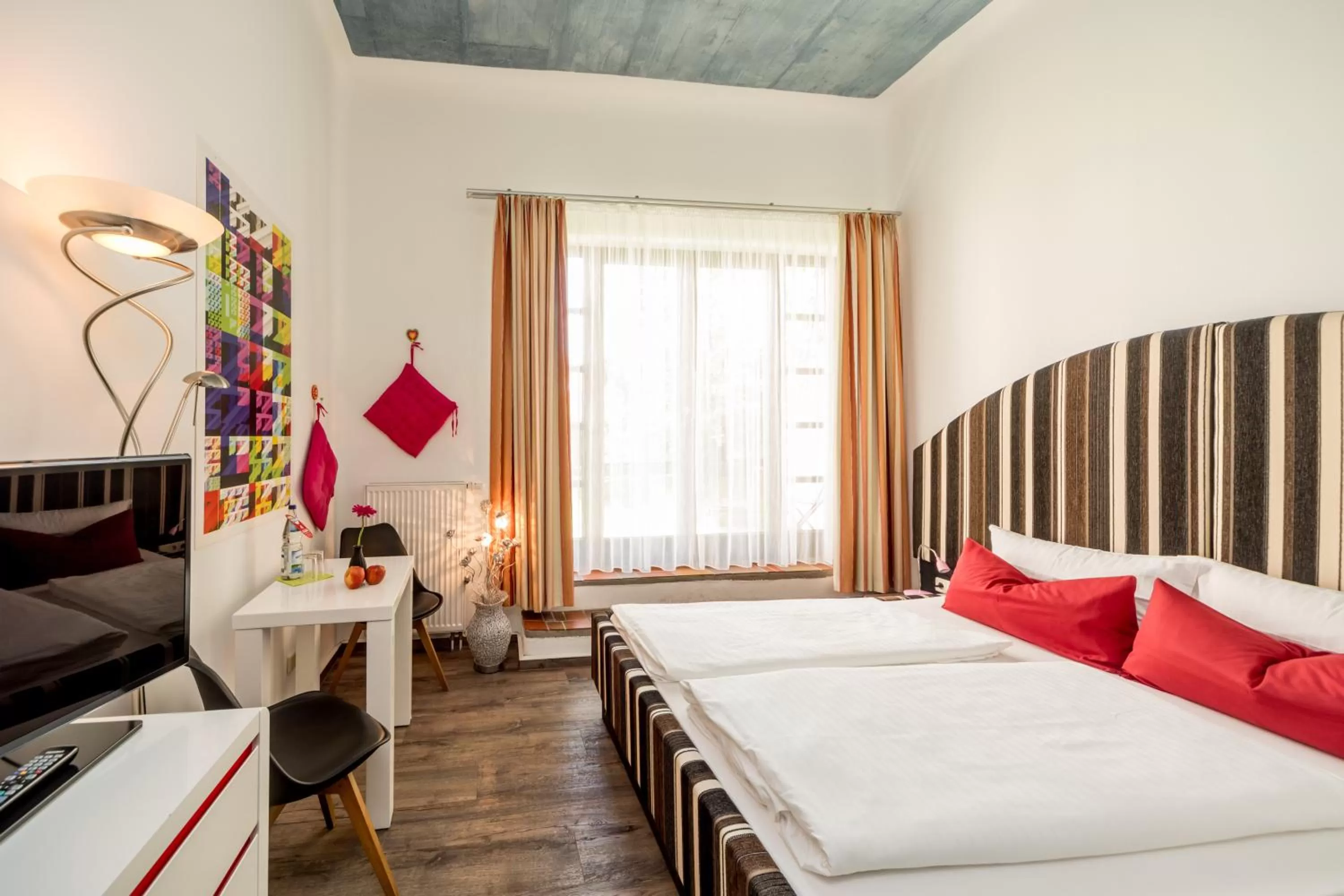 Photo of the whole room, Bed in artHOTEL Magdeburg