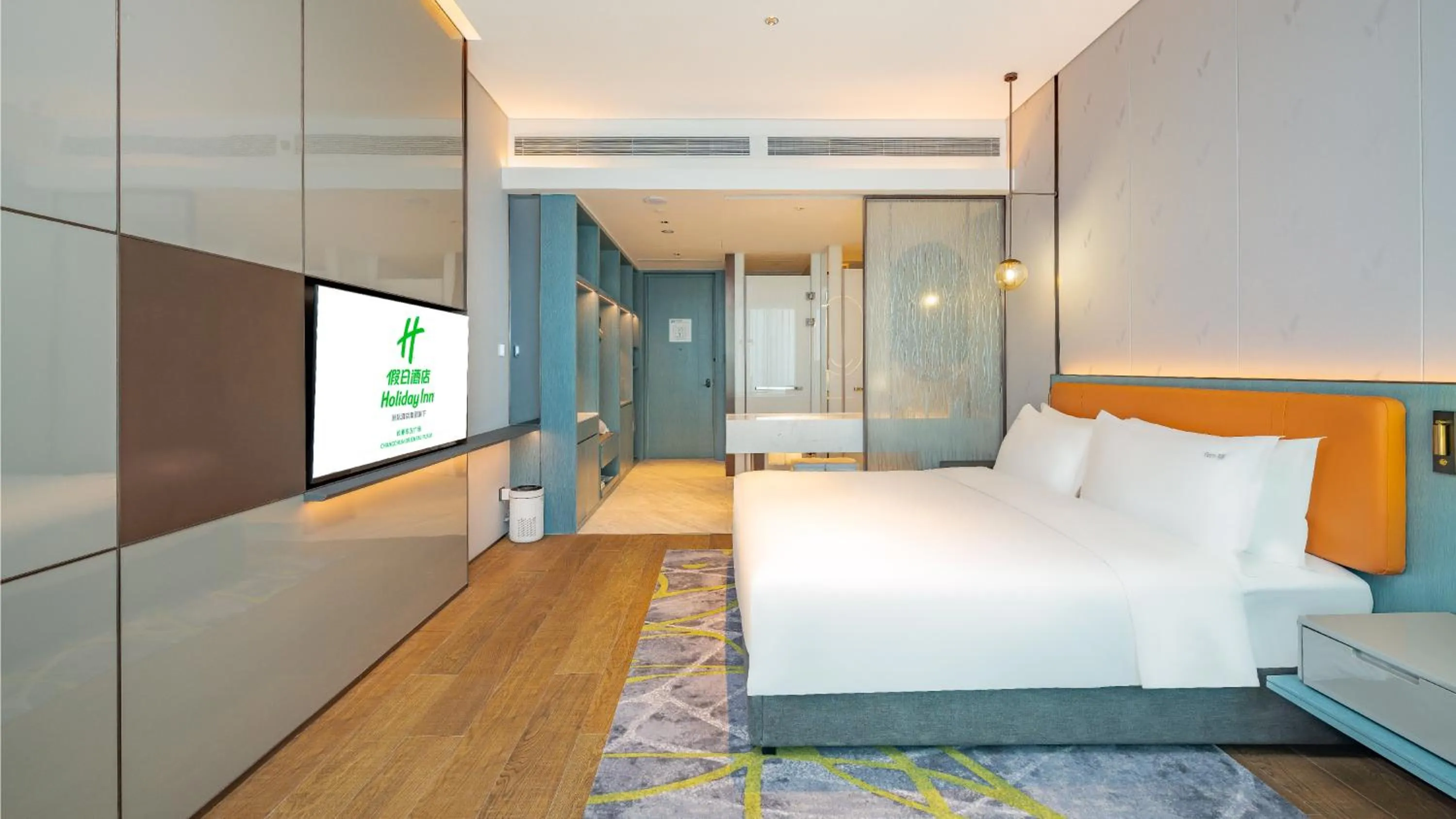 Photo of the whole room, Bed in Holiday Inn Changchun Oriental Plaza by IHG
