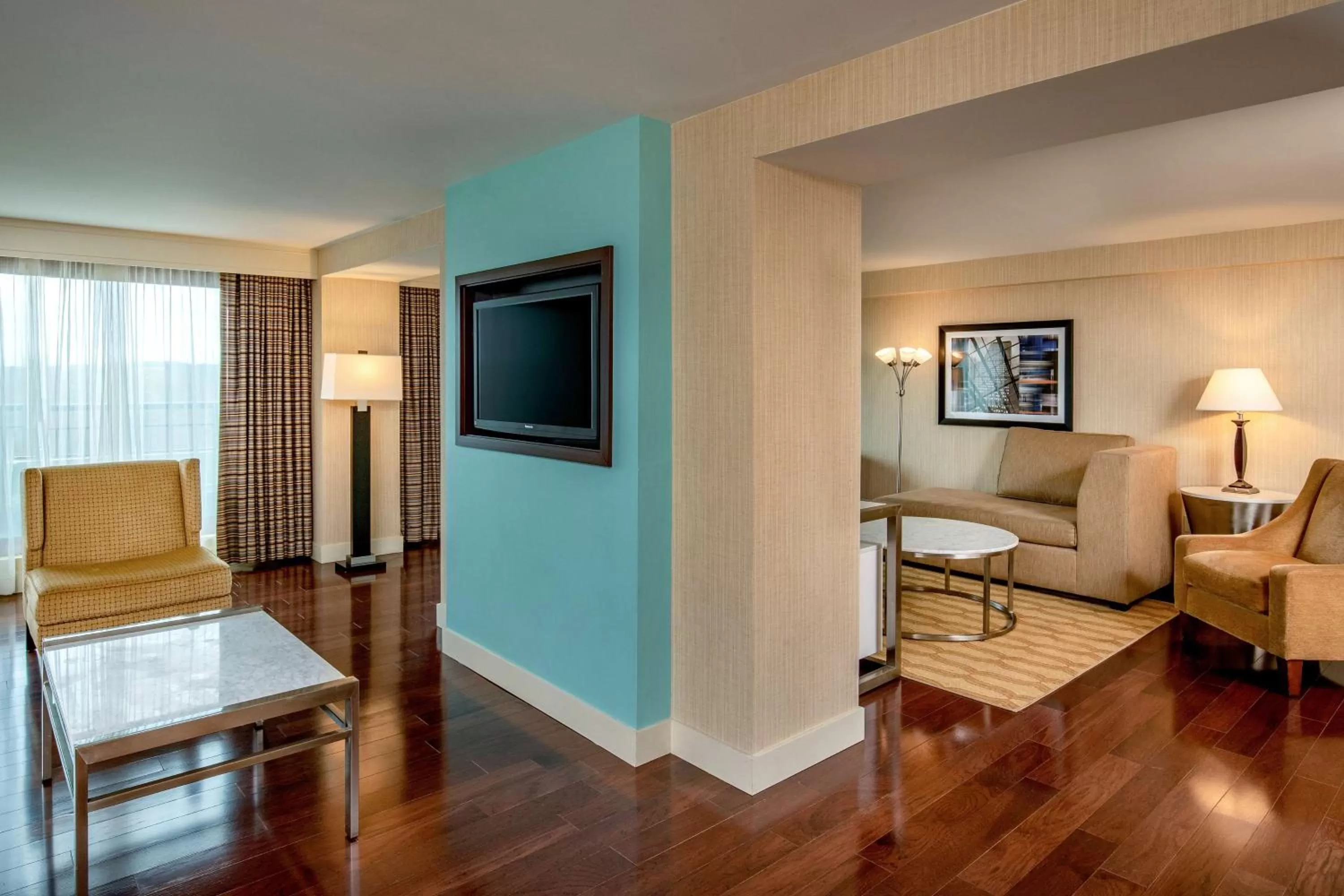 Living room in Embassy Suites by Hilton Boston Waltham