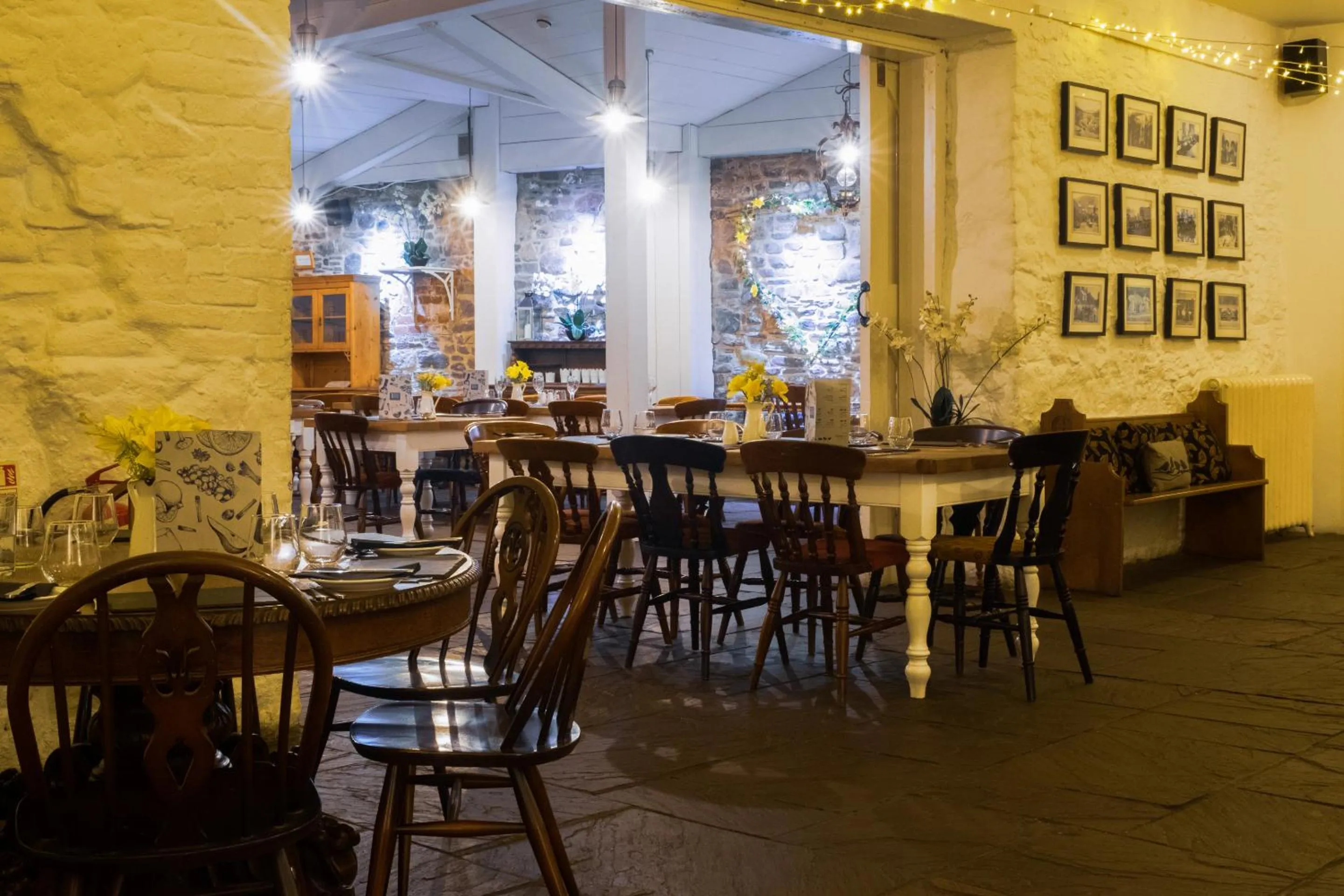 Dining area in Kings Arms Hotel