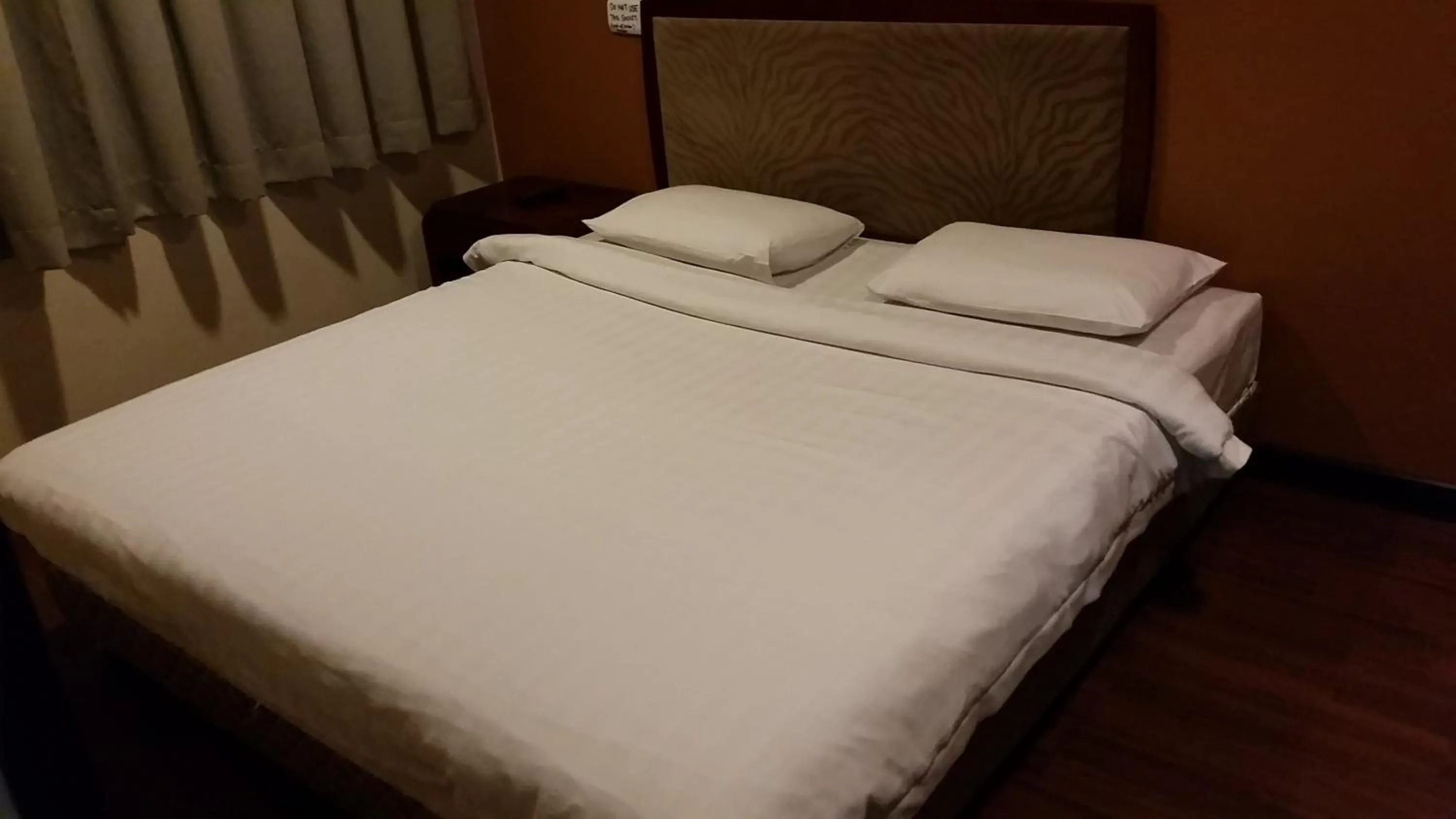 Bed in Hotel Sadong88