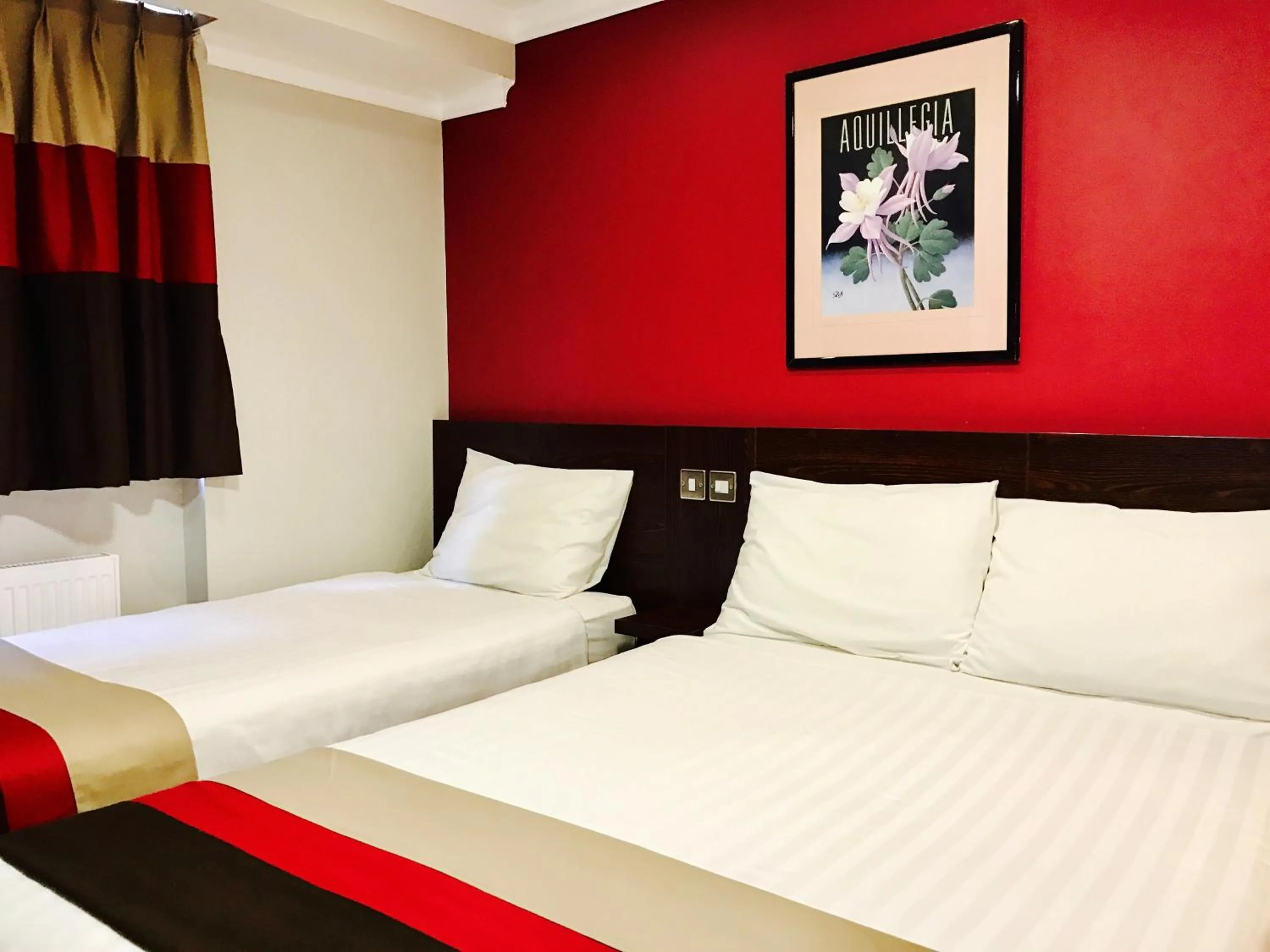 Bedroom, Bed in Royal Cambridge Hotel