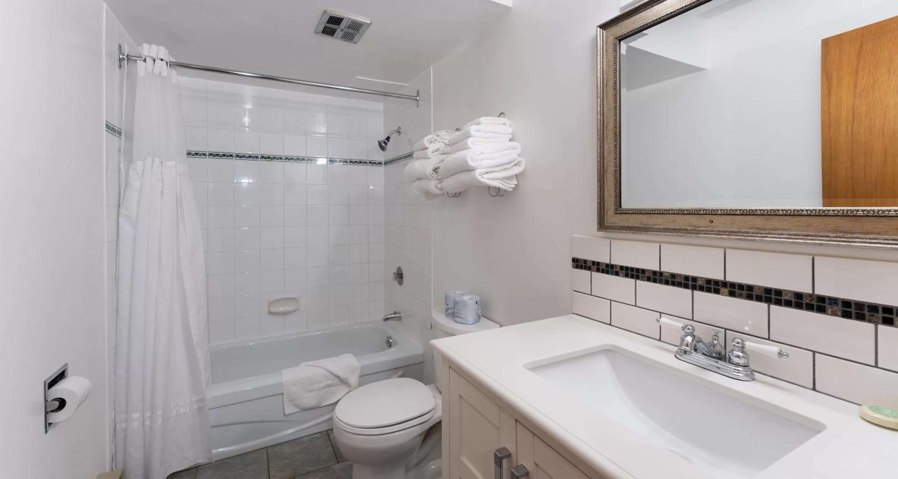 Bathroom in Cedar Motel