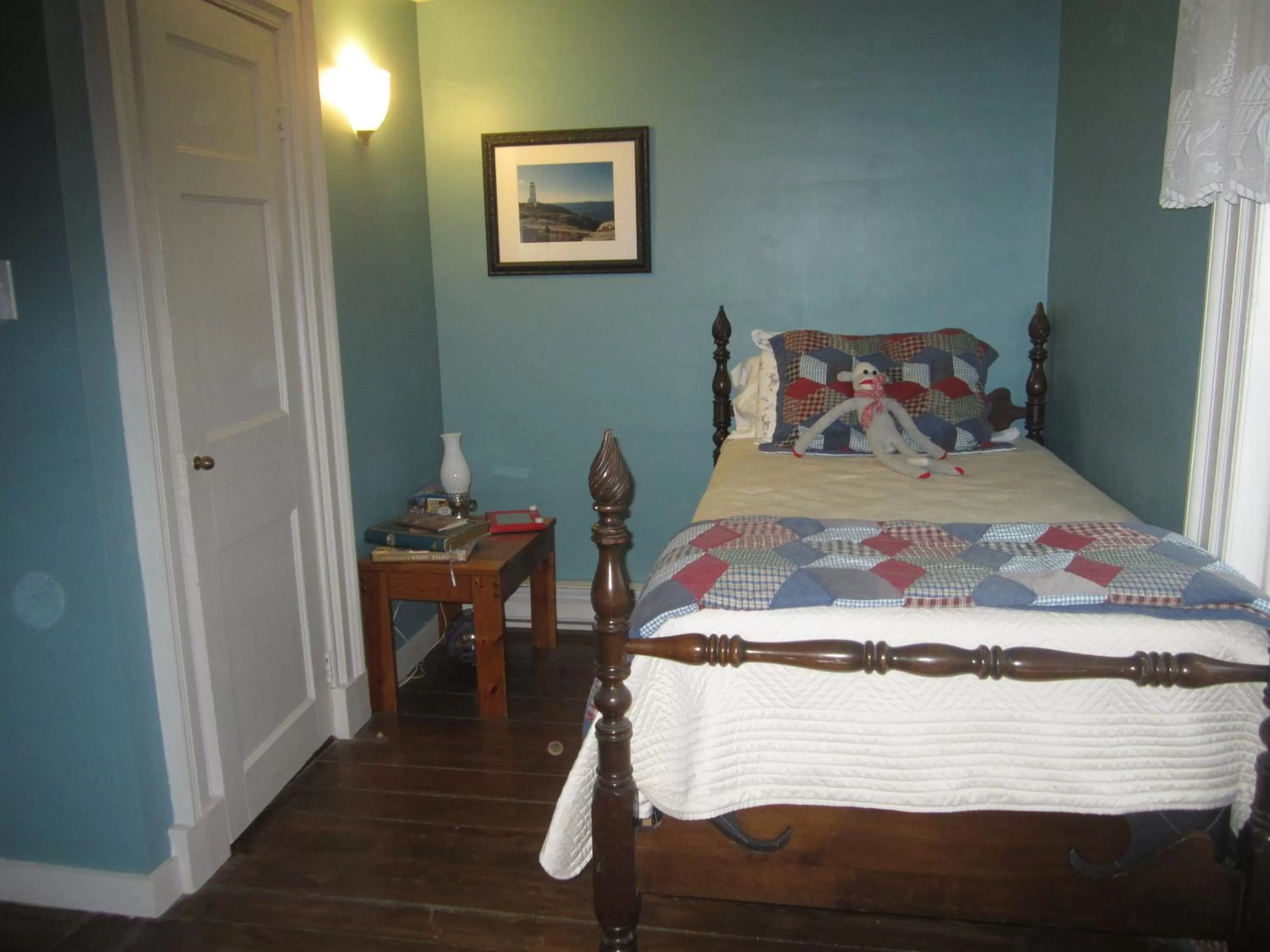 Photo of the whole room, Bed in Grand Oak Manor Bed and Breakfast