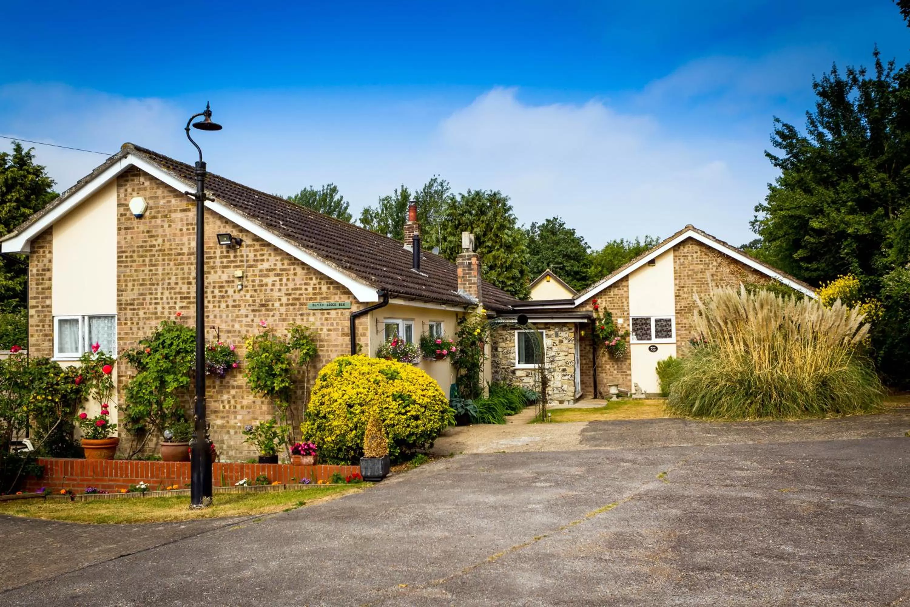Shower, Property Building in Blyth Lodge B&B