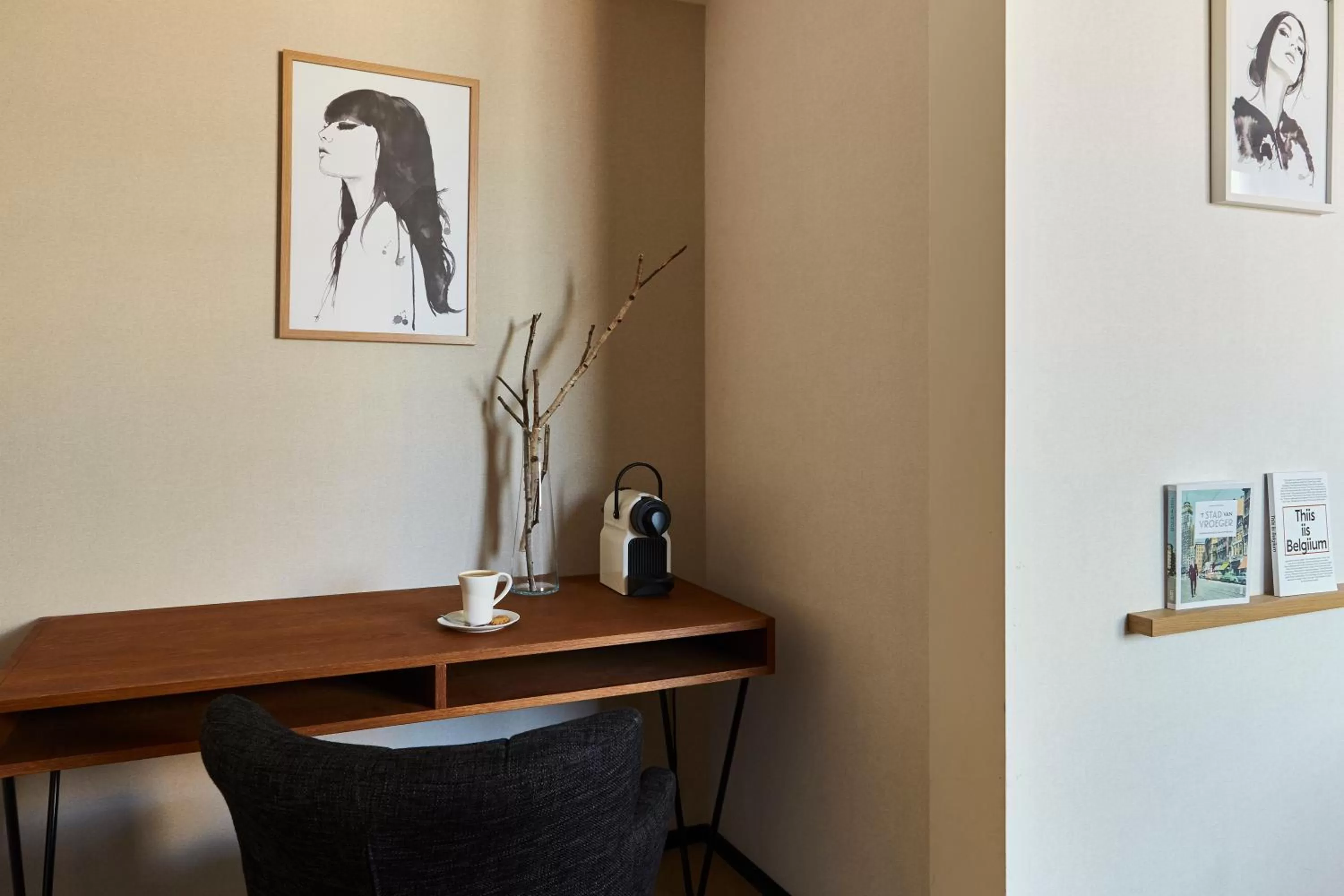 Photo of the whole room in Hotel Indigo Antwerp City Centre by IHG