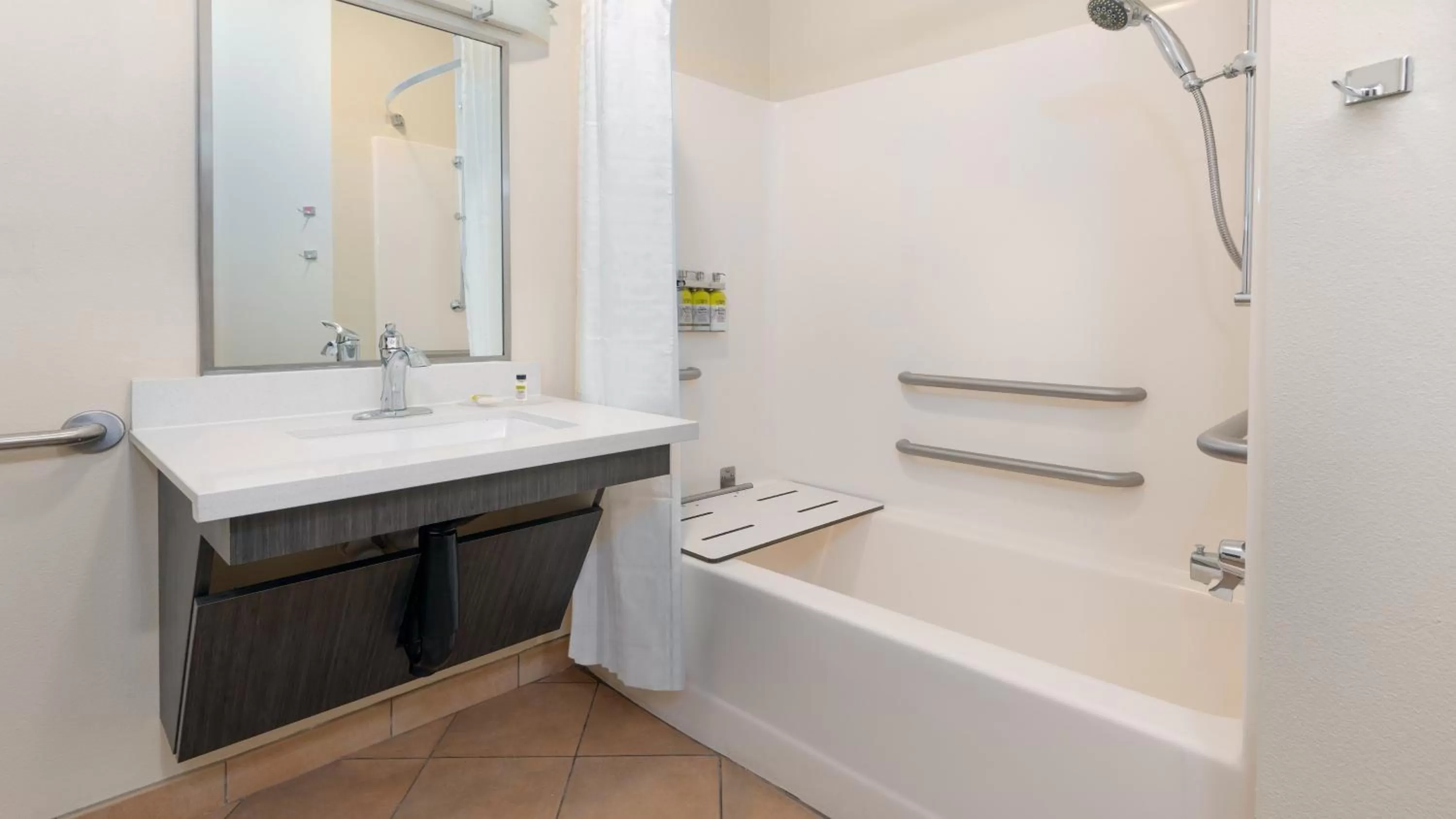 Photo of the whole room in Candlewood Suites Athens by IHG