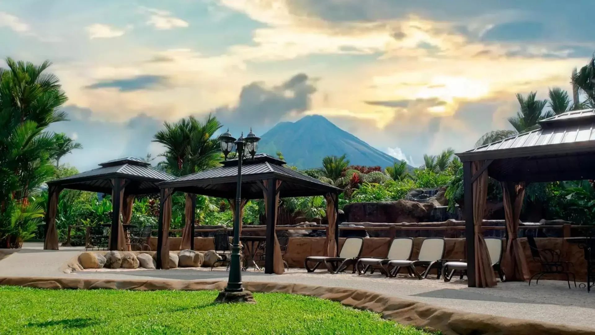 Garden view in Volcano Lodge, Hotel & Thermal Experience Garden view in Volcano Lodge, Hotel & Thermal Experience