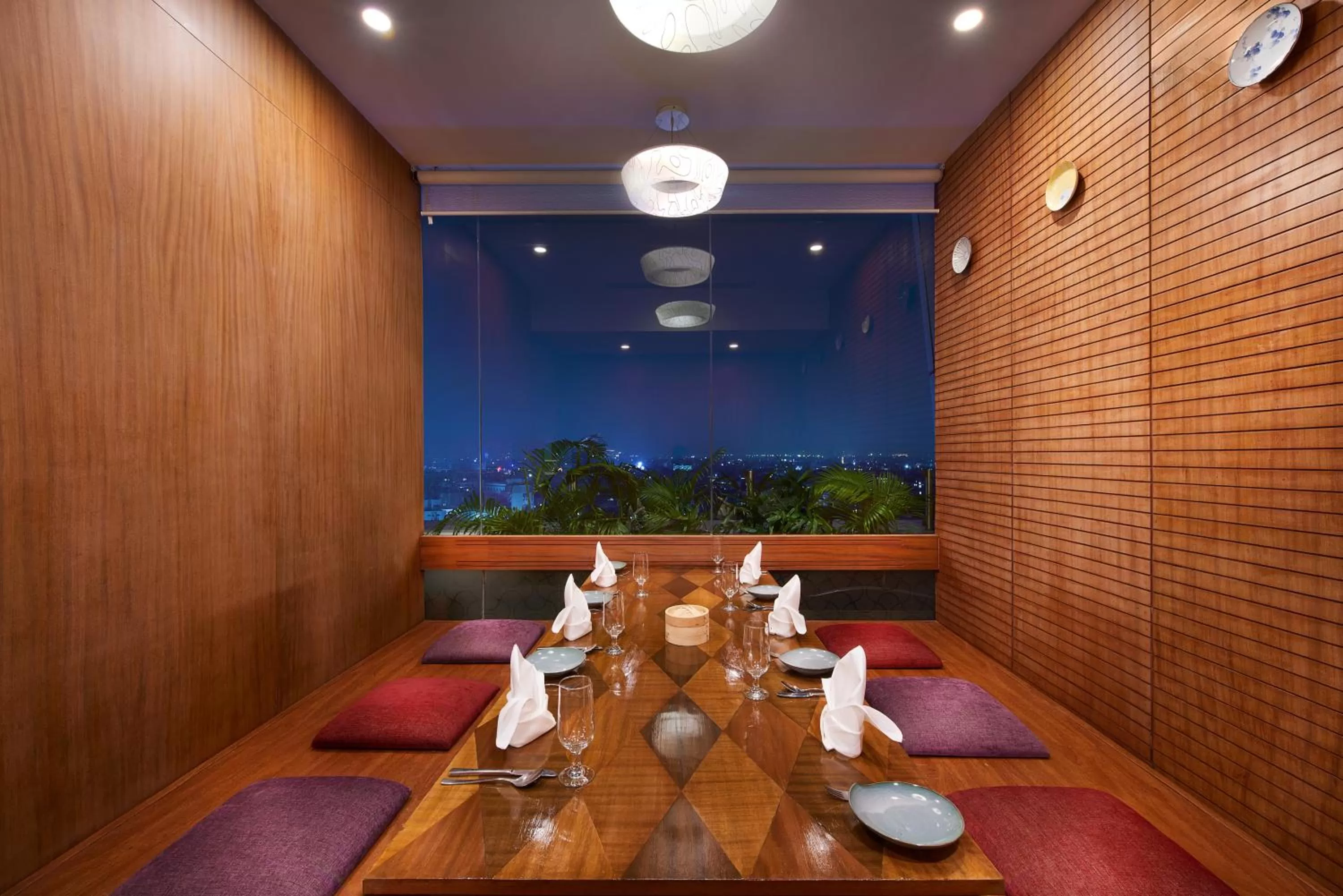 Restaurant/places to eat in The Accord Metropolitan