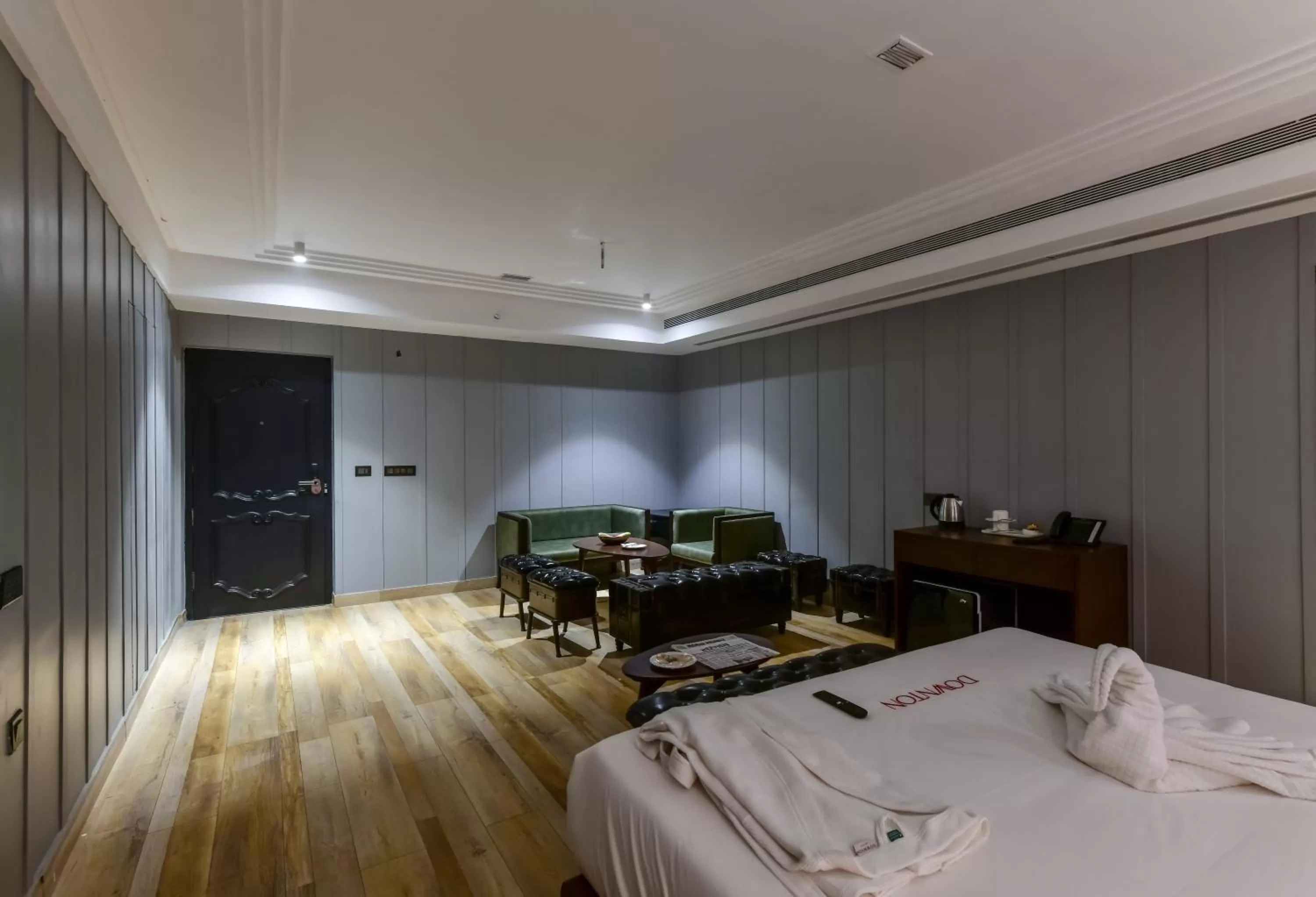 Photo of the whole room in The Downton Hotel