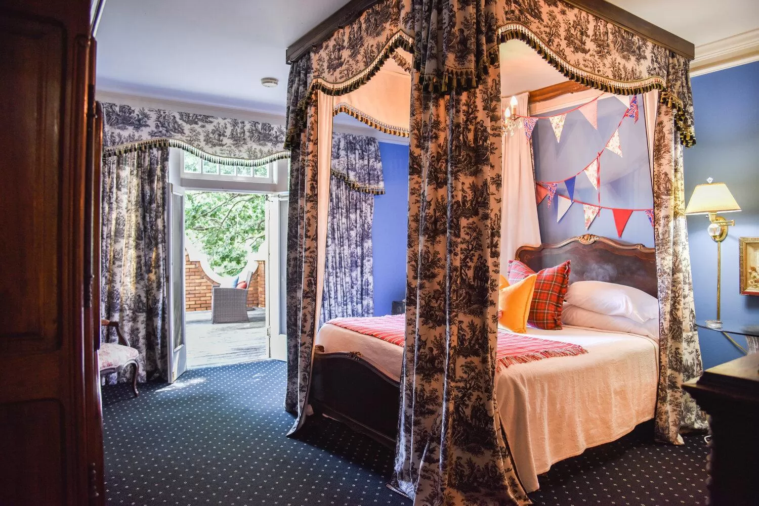 Superior Triple Room in The English Merchant's Inn