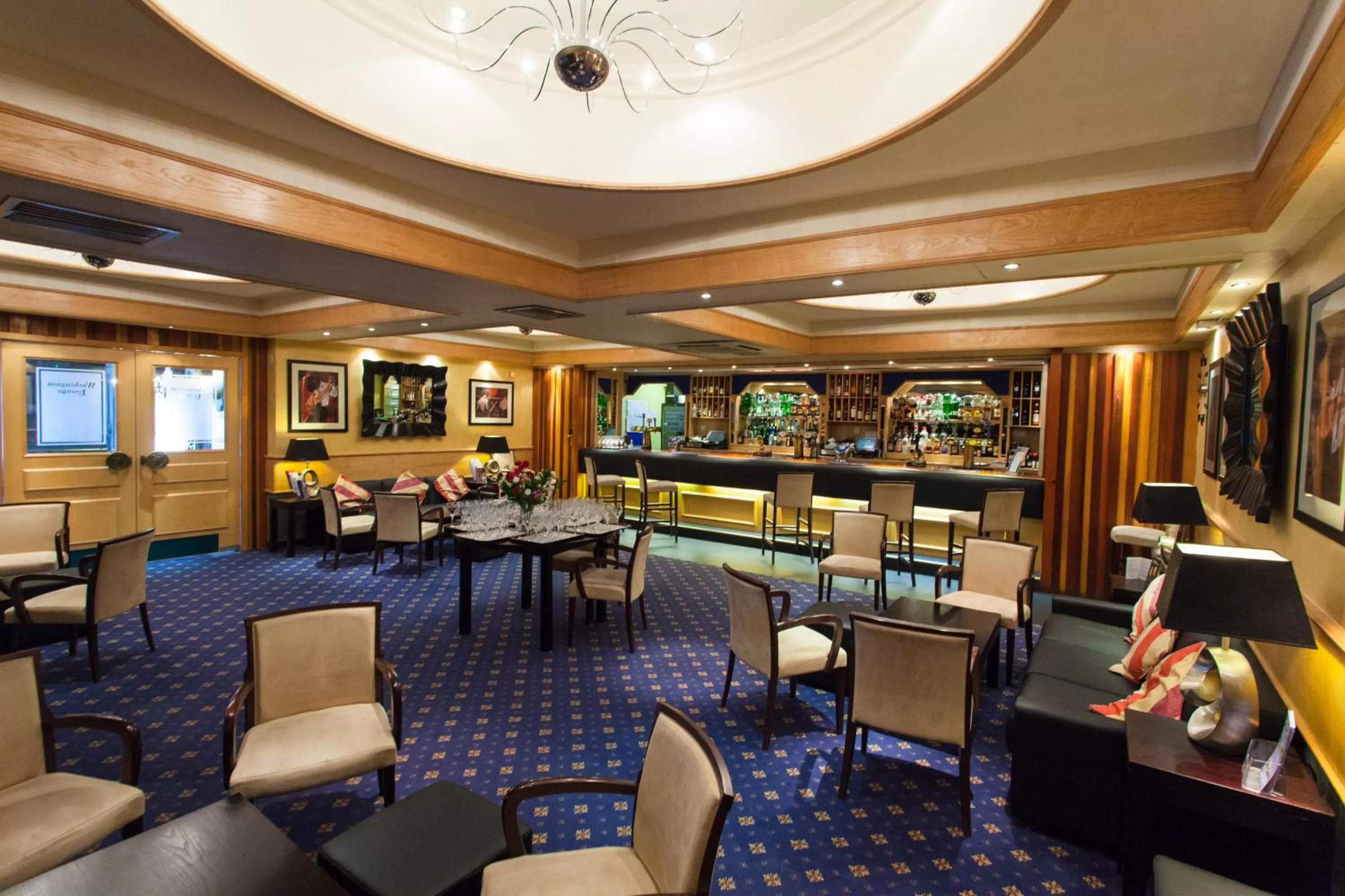 Lounge or bar in Langstone Cliff Hotel