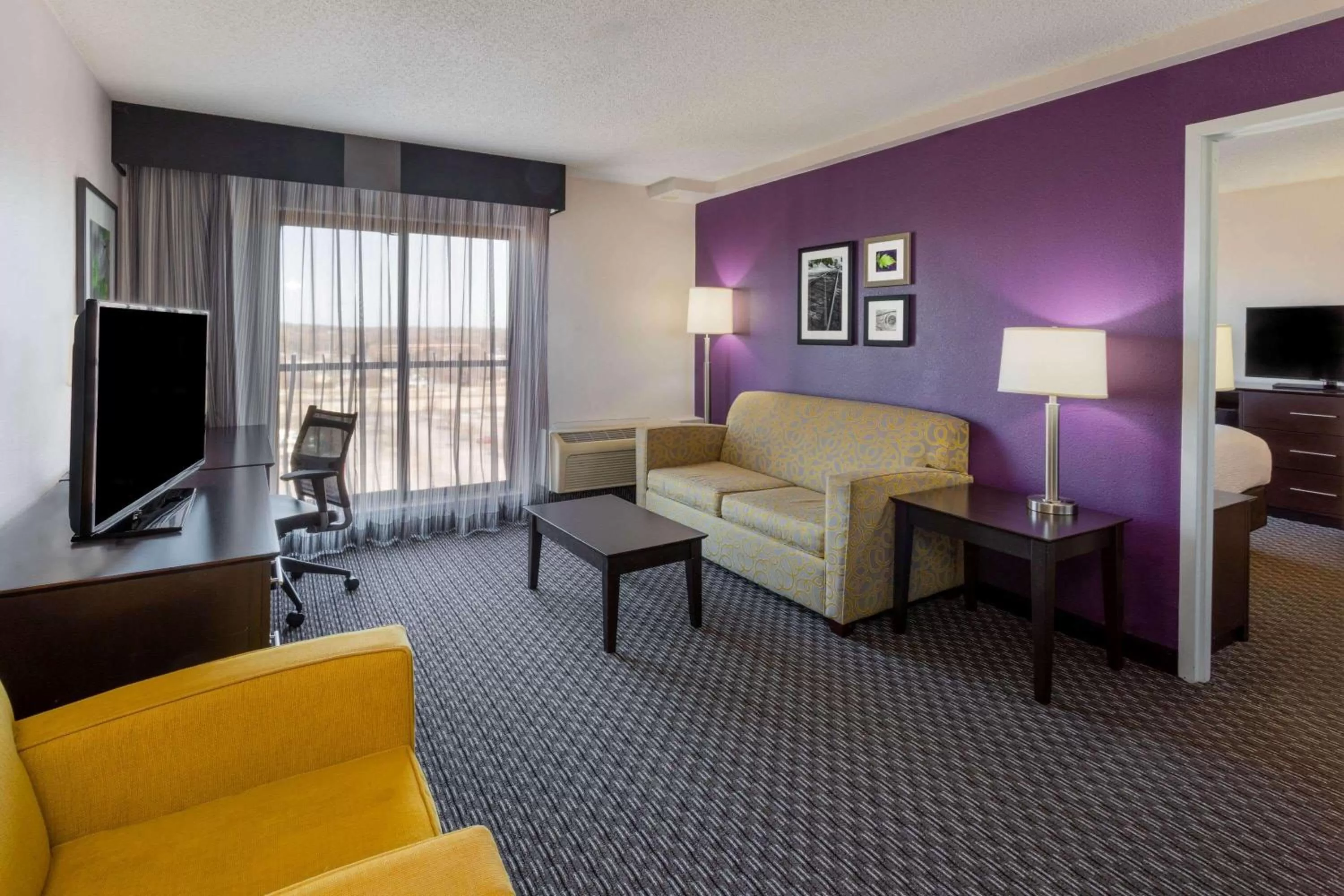 Photo of the whole room in La Quinta by Wyndham Minneapolis Bloomington W - FREE AIRPORT SHUTTLE