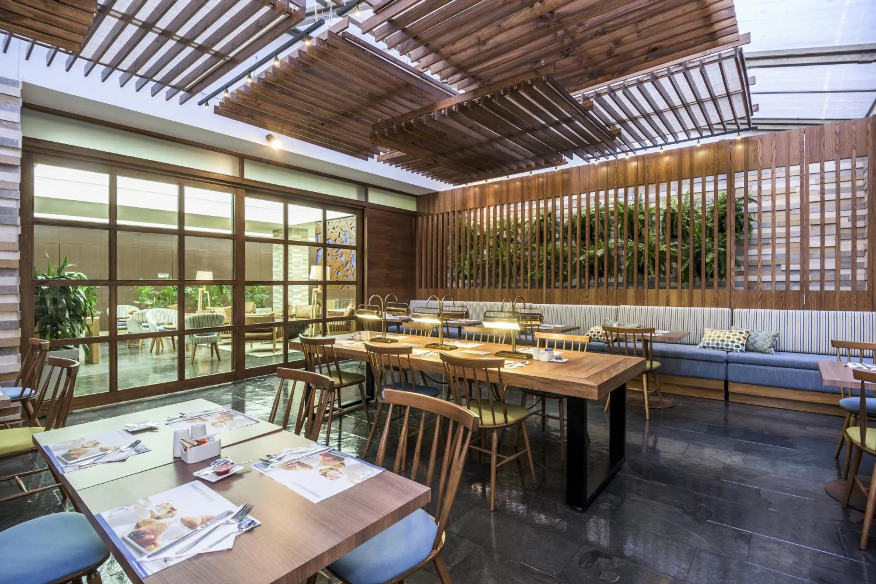 Restaurant/places to eat in Holiday Inn Express Bogotá - Parque La 93 by IHG