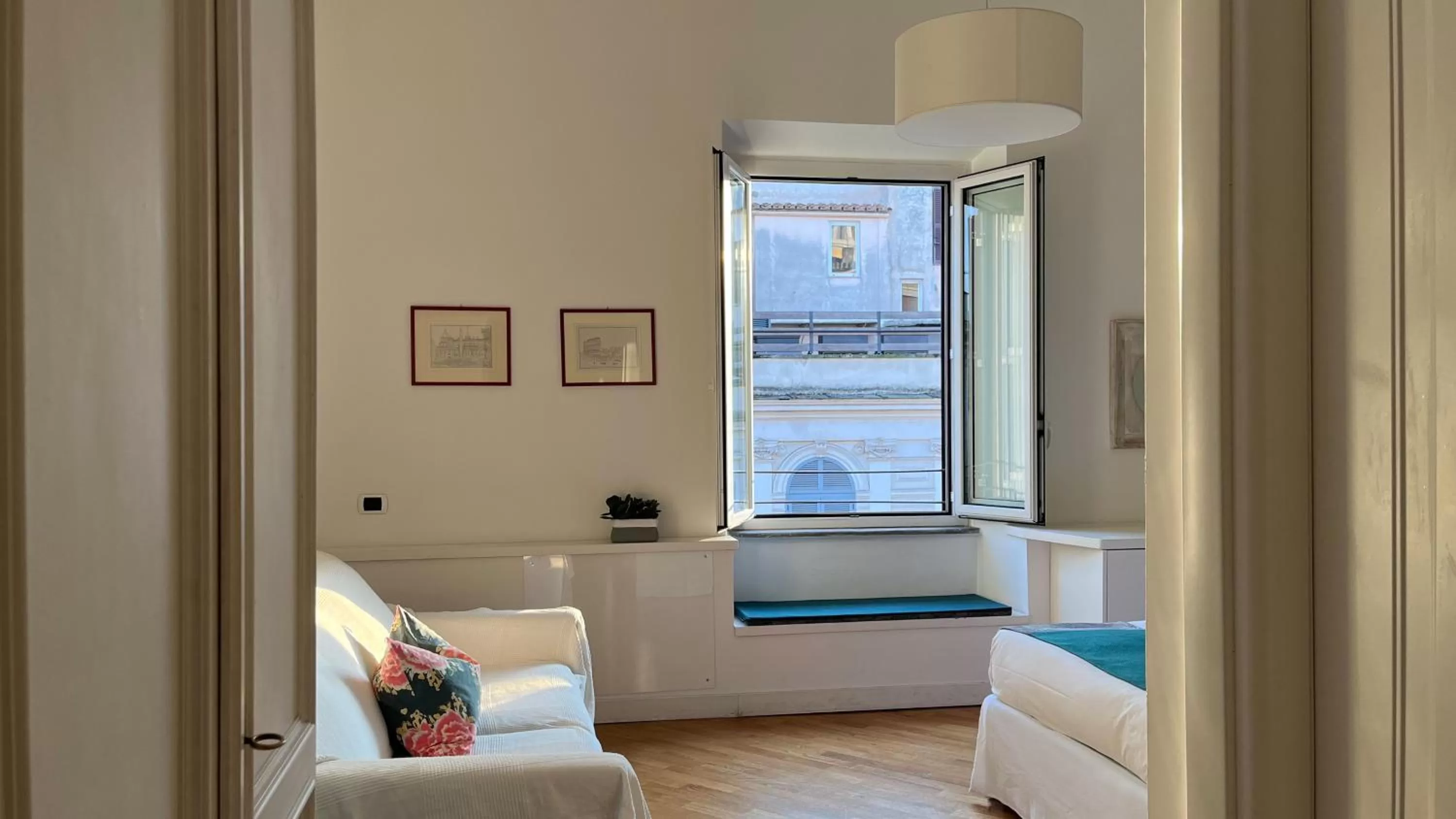 Photo of the whole room in NTB Roma B&B