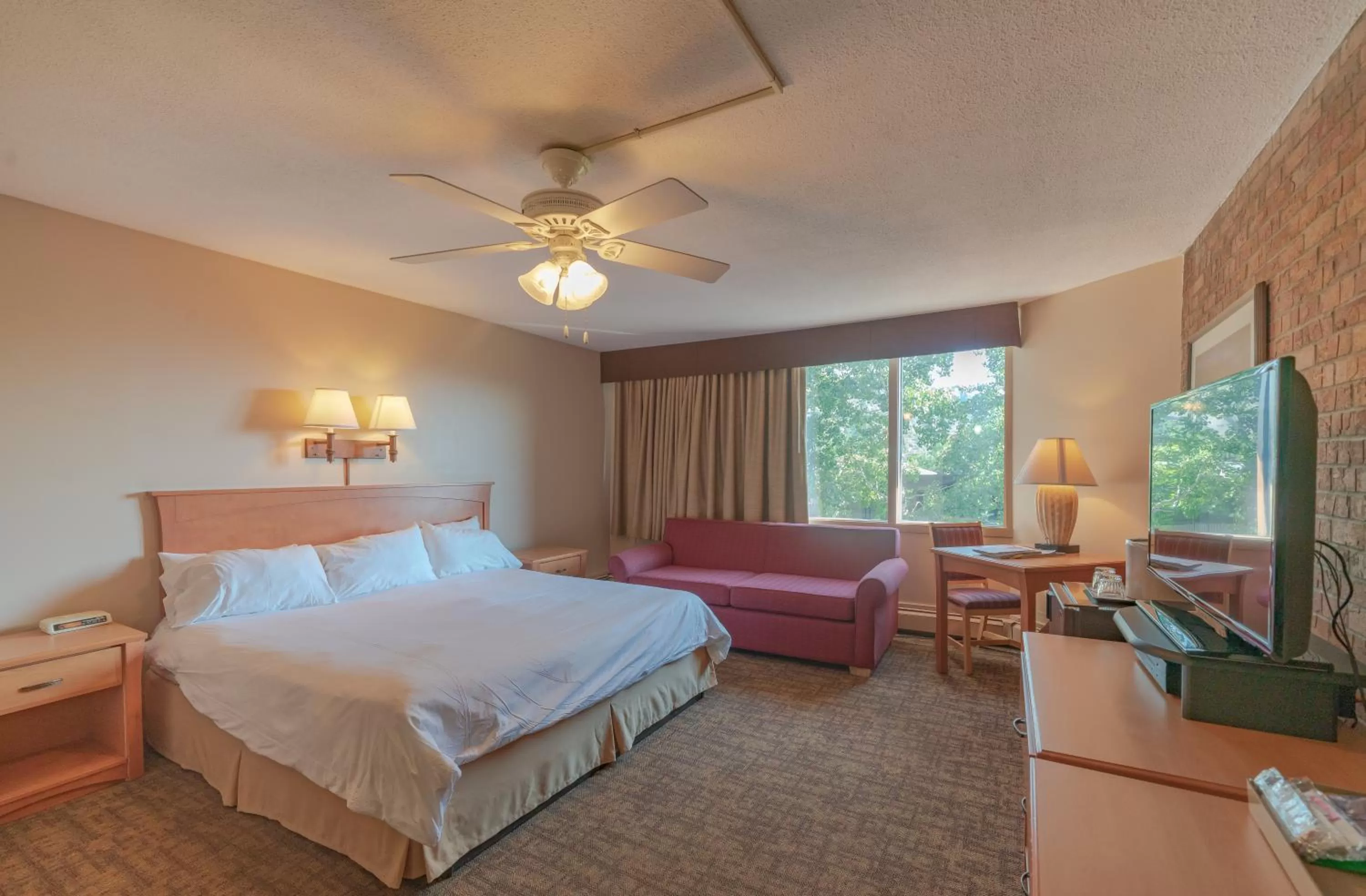 Photo of the whole room, Bed in Mountain Chalet Snowmass