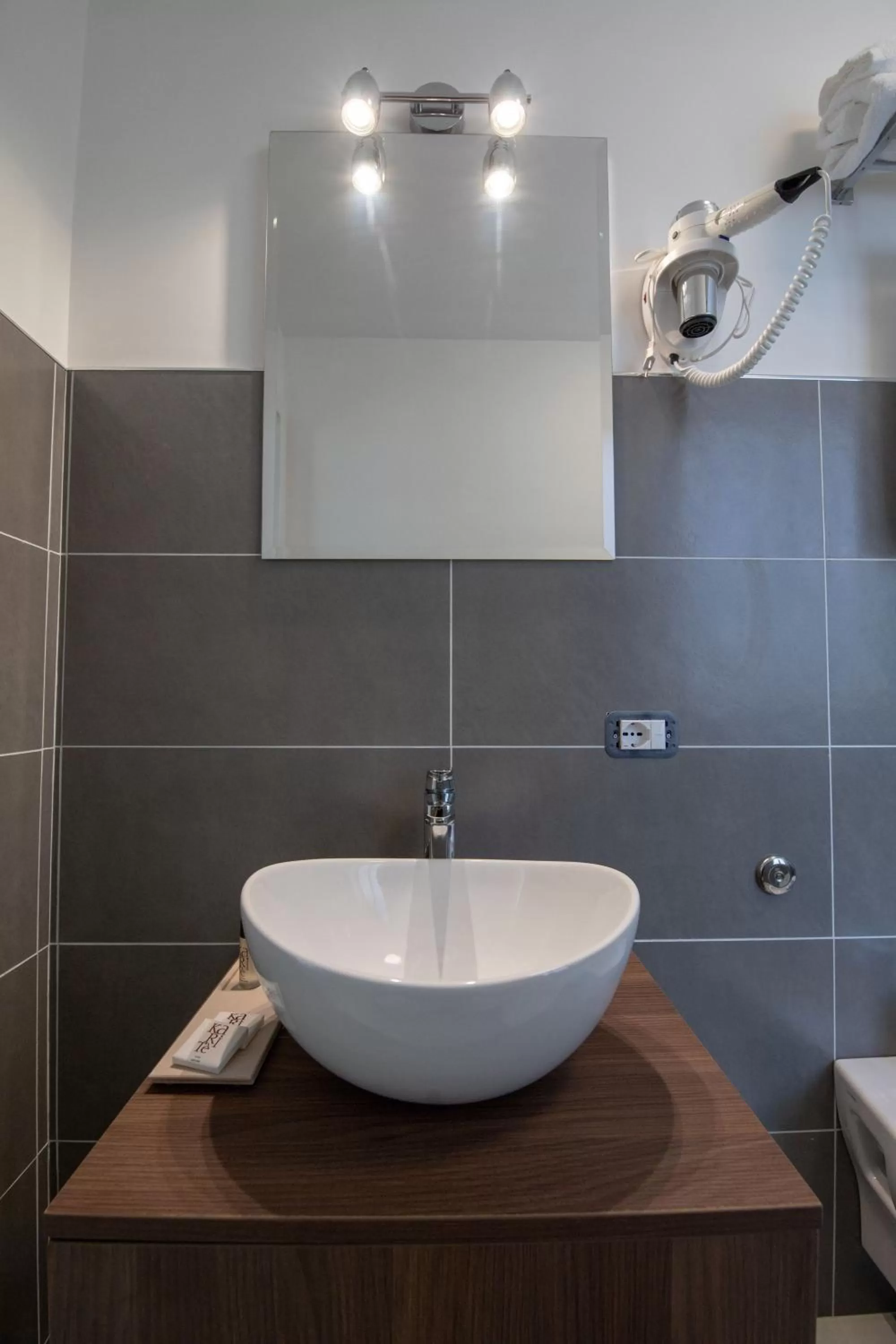 Bathroom in Palazzo Caracciolo del Sole