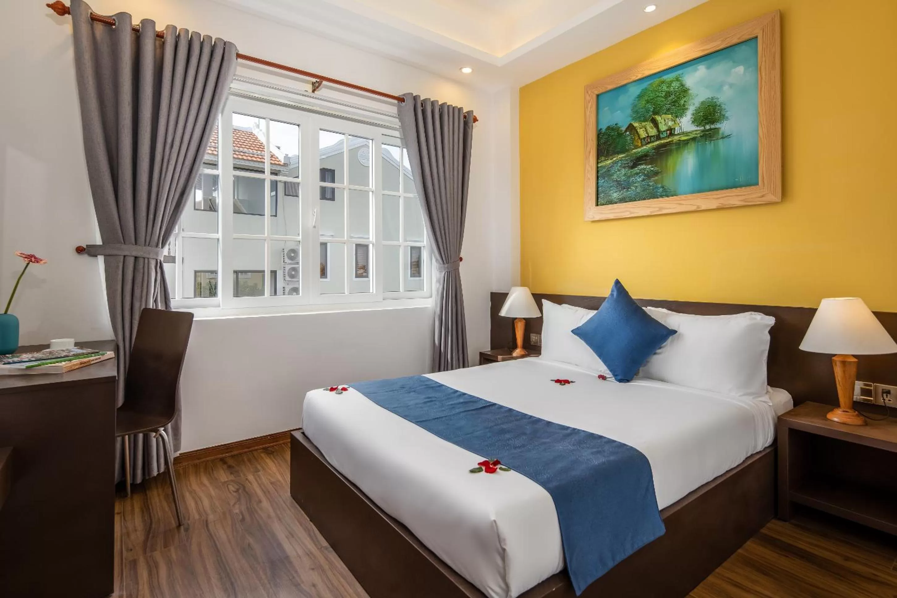 Bed in TRIPLE Riverside Villa Hotel HoiAn