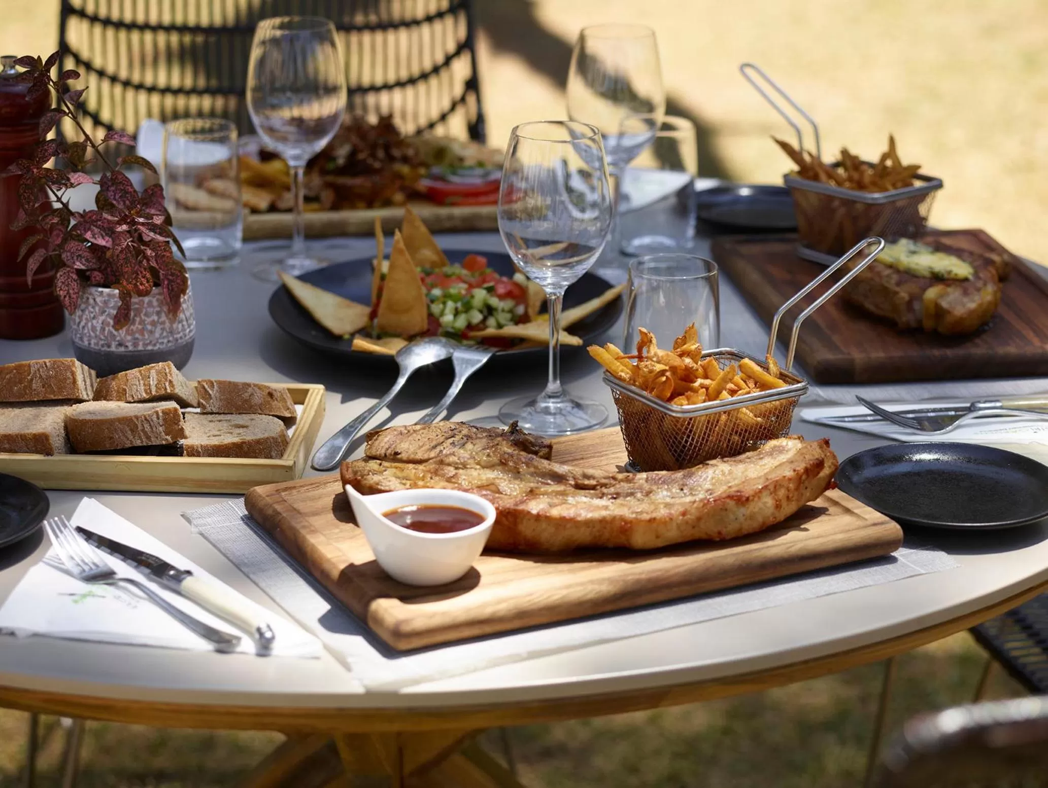 Restaurant/places to eat in Domotel Kastri