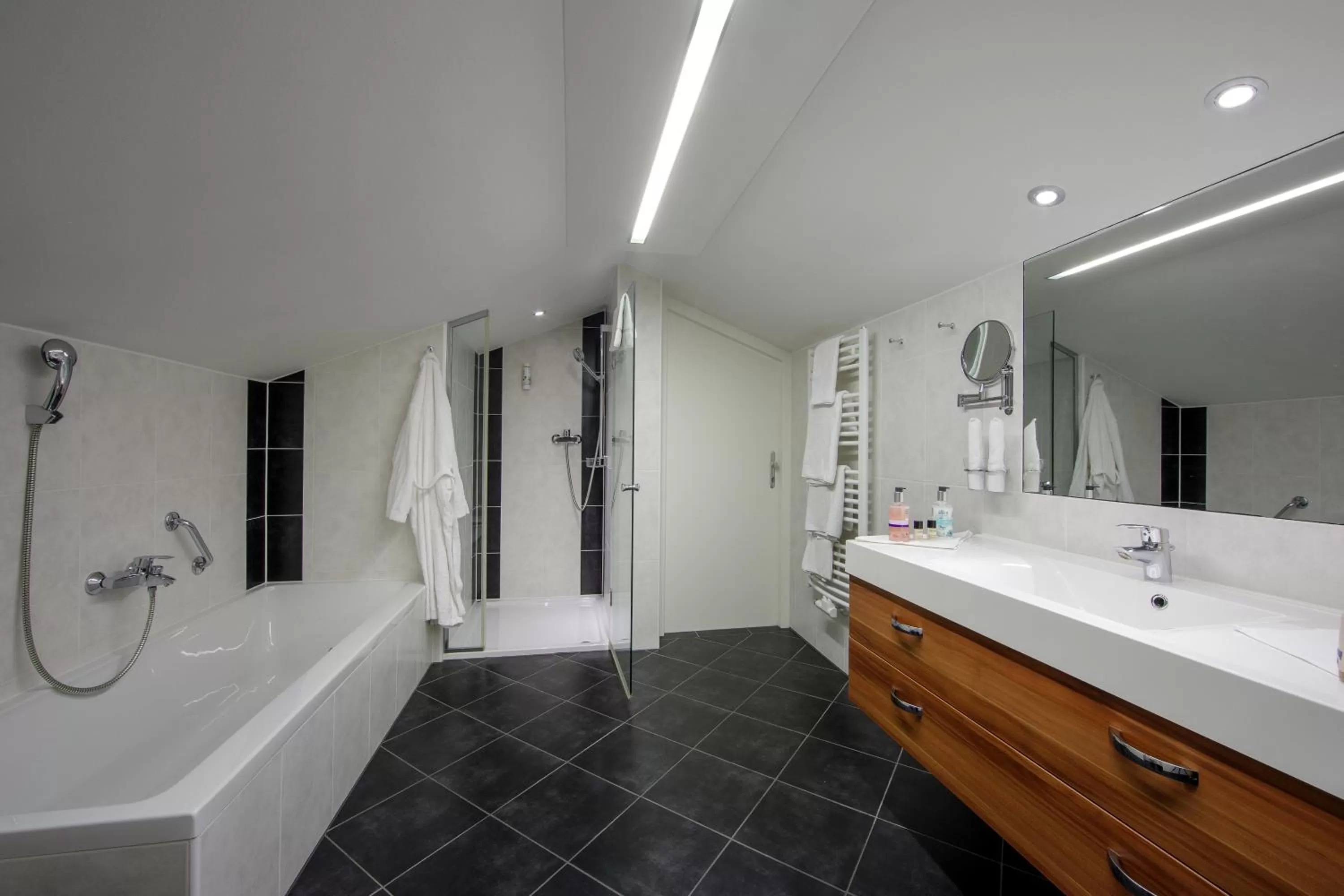 Bathroom in Panorama Hotel Gasthof Leidingerhof