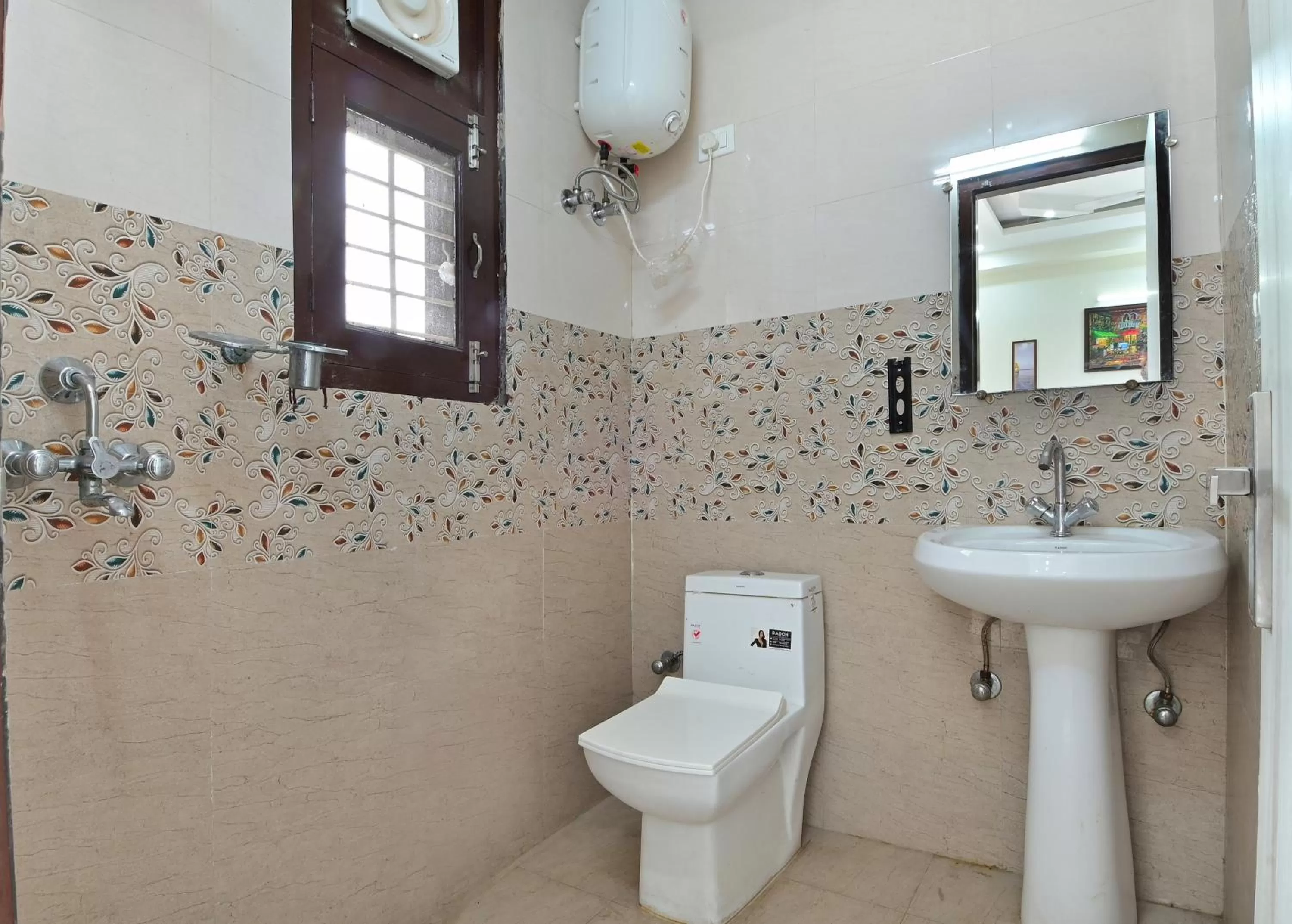 Shower, Bathroom in The Vertigo