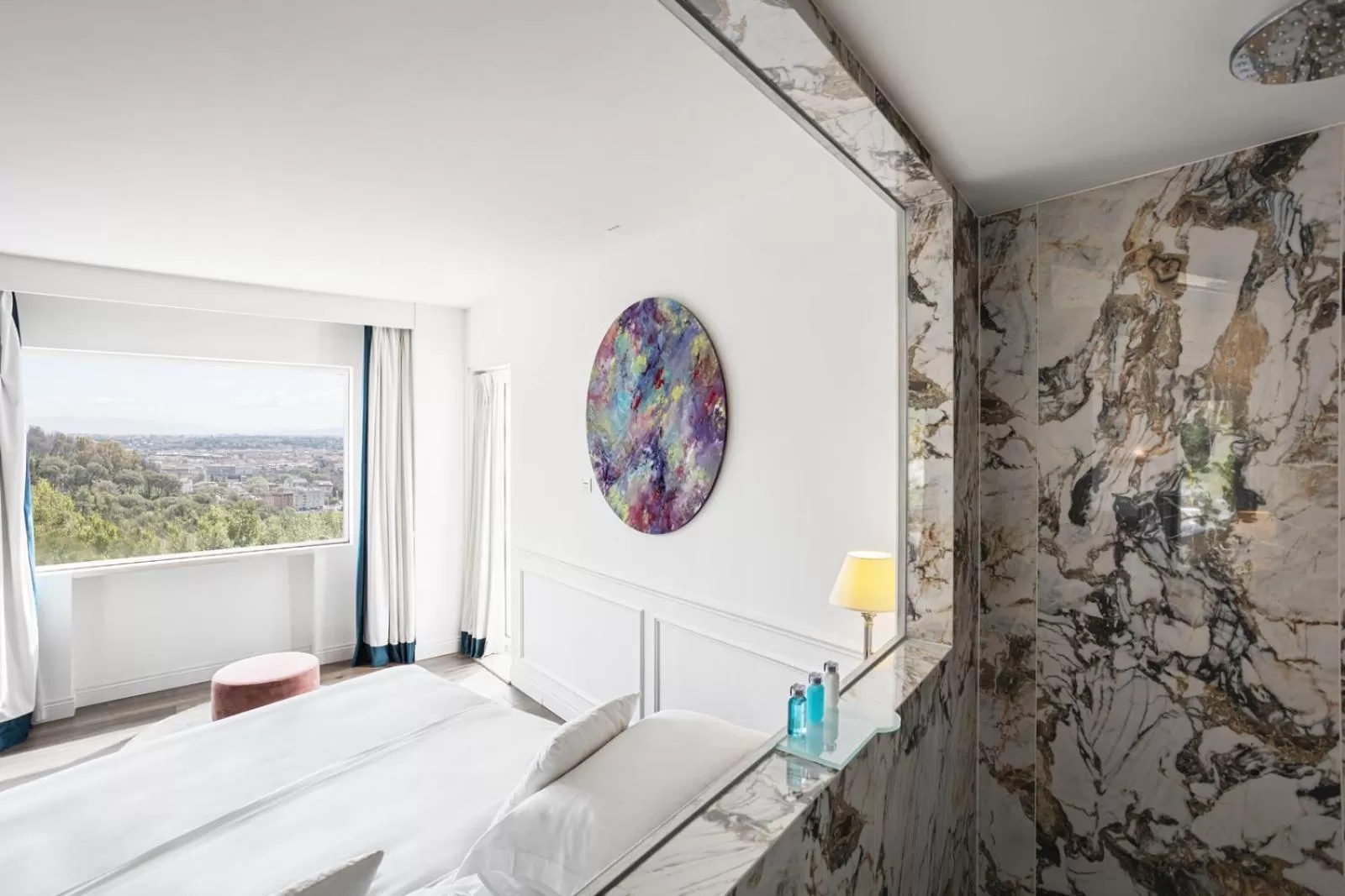 Shower, Bed in Monastero dei Santi